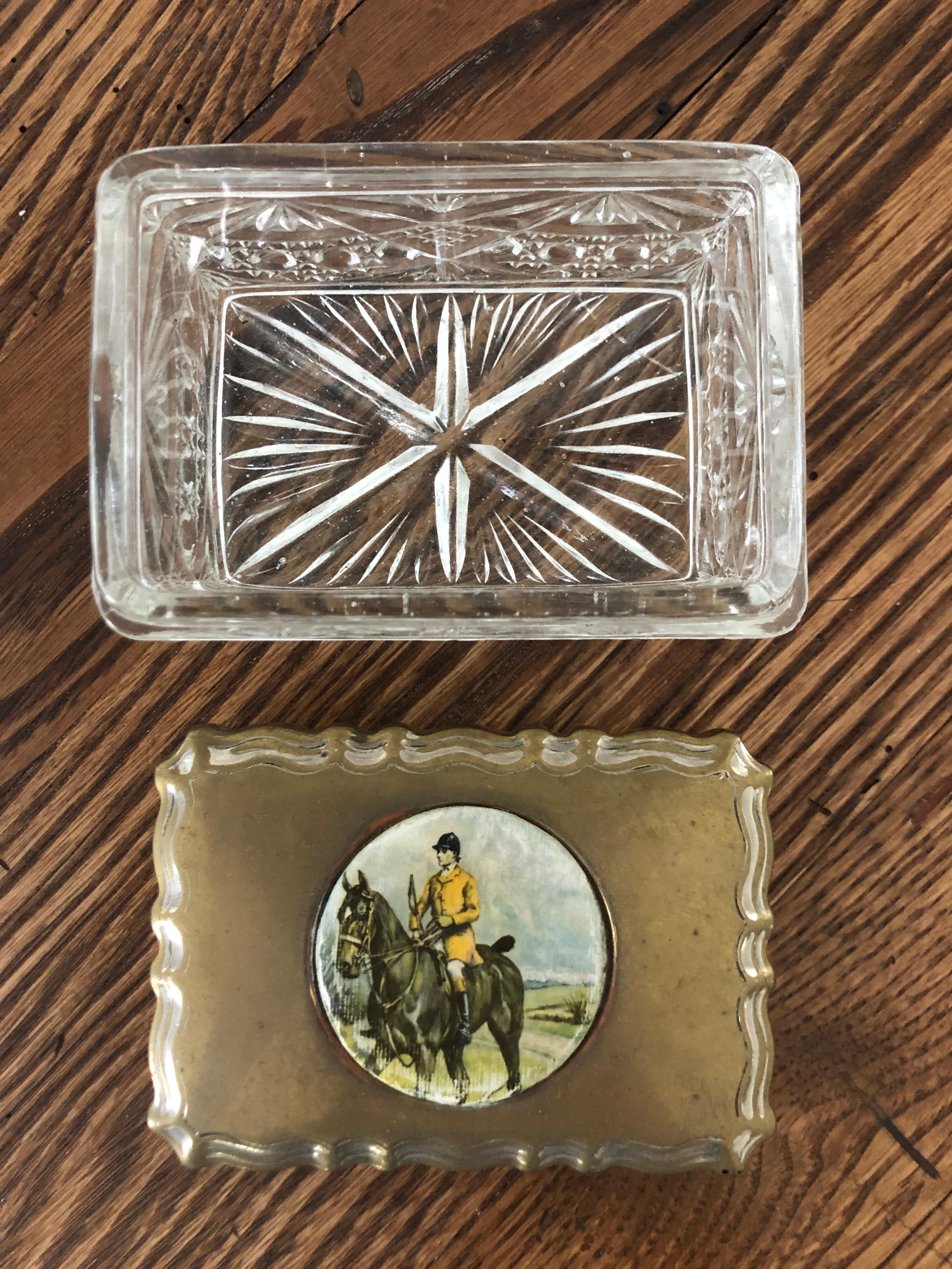 English Early 20th Century Hunting Scene on a Crystal Dresser Box Brass Lid For Sale 10