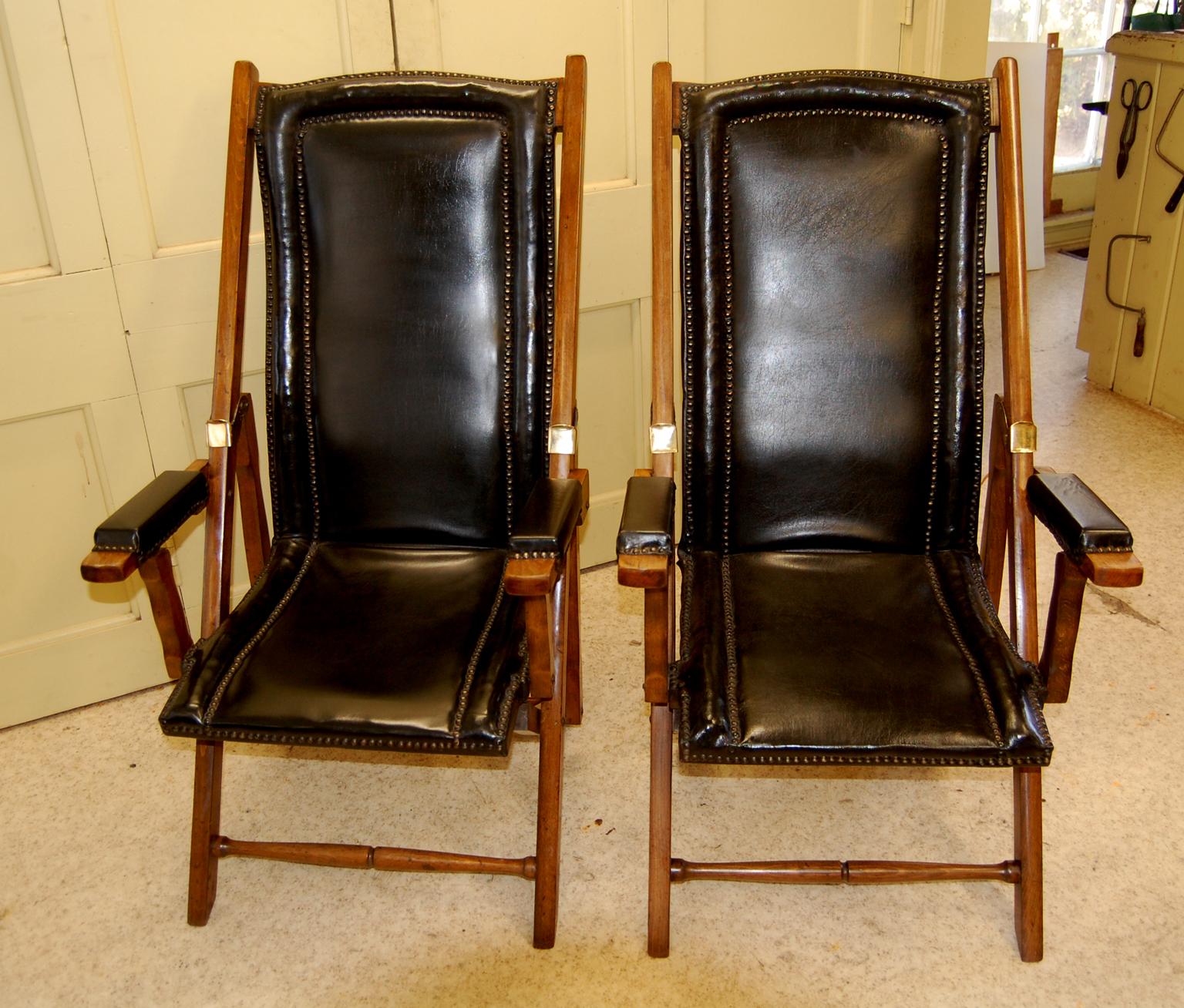 Cowhide English Early 20th Century Pair Black Leather Folding Campaign or Deck Chairs 