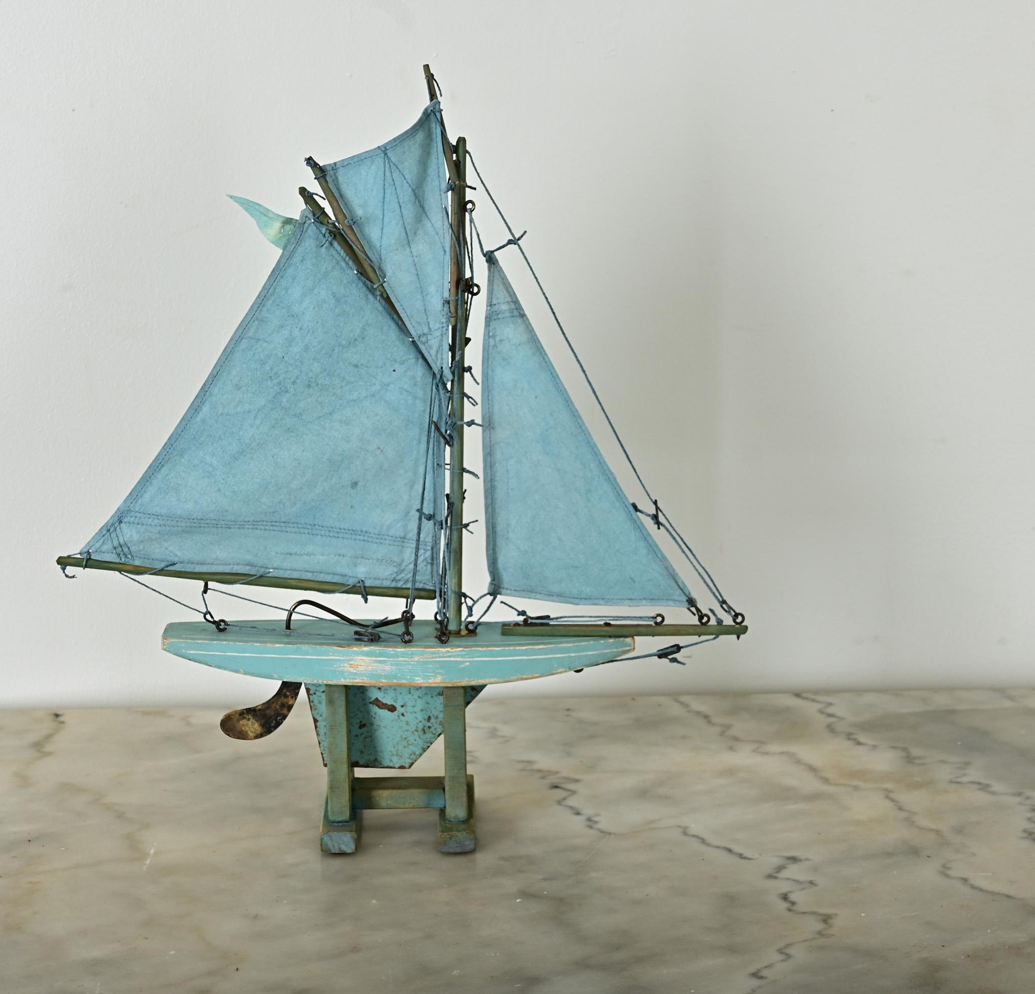 English Early 20th Century Pond Boat 1
