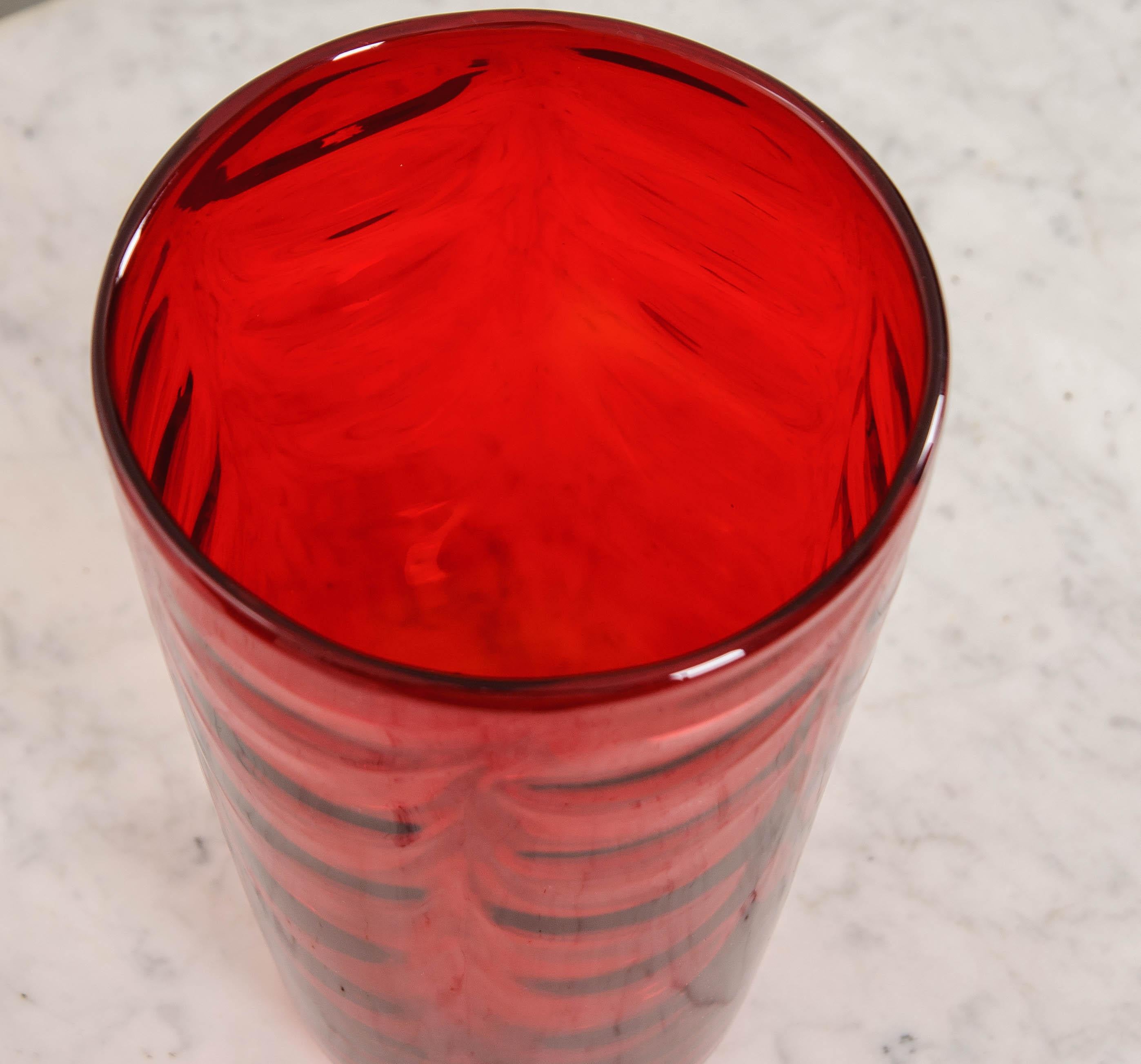 English Early 20th Century Red Glass Vases In Good Condition For Sale In Baton Rouge, LA