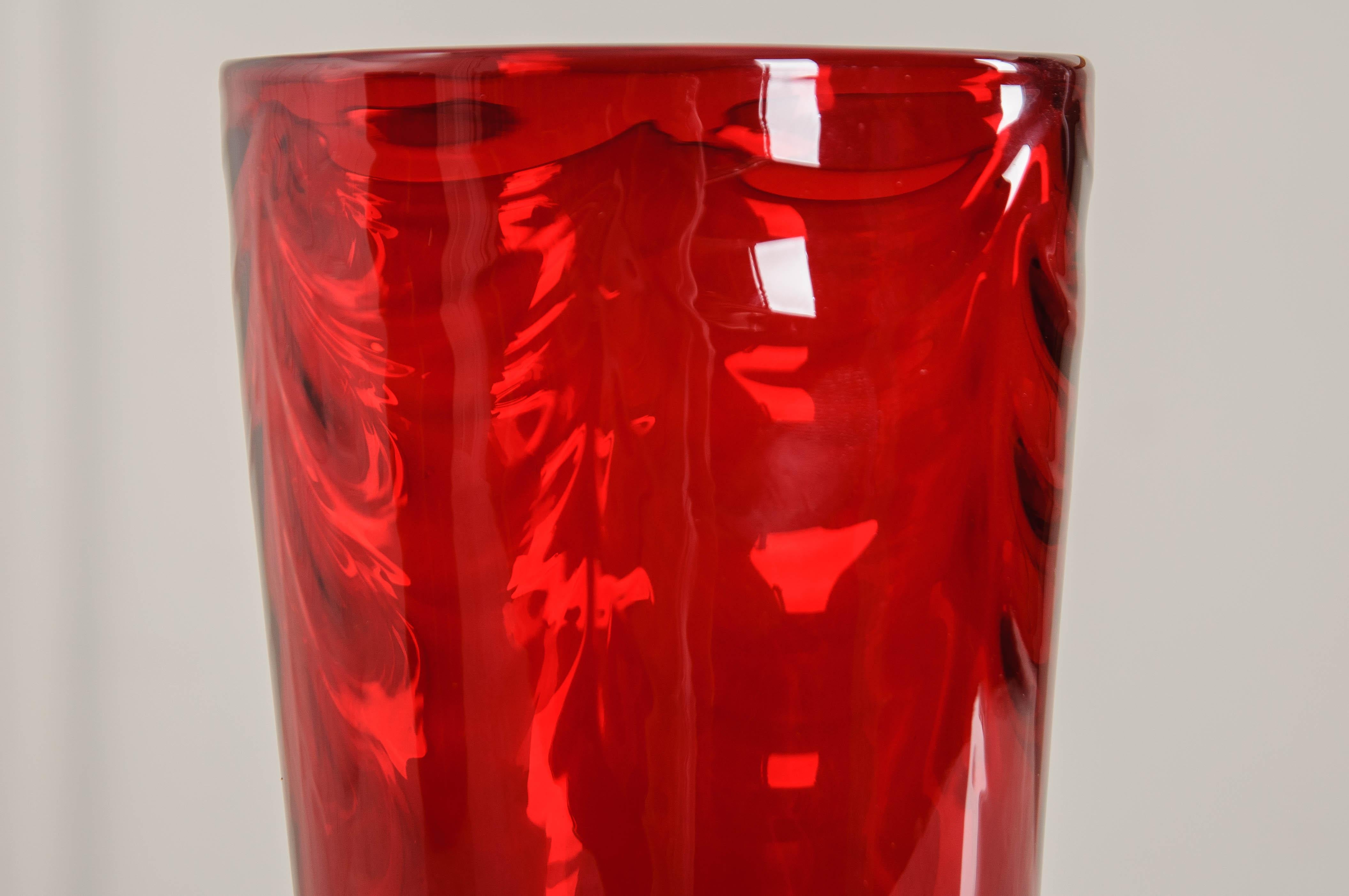 English Early 20th Century Red Glass Vases For Sale 2