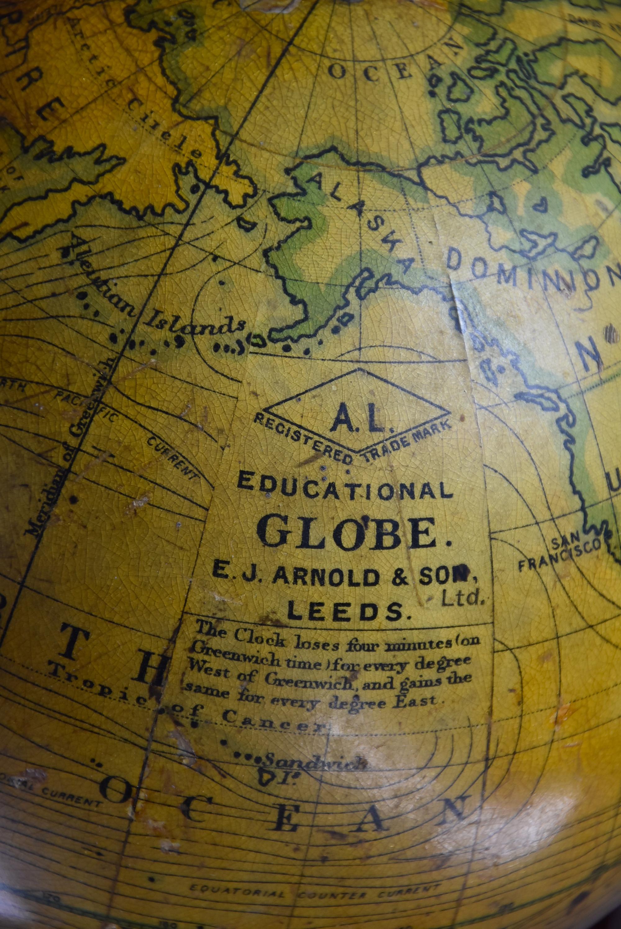 Globe de table éducatif anglais par E.J. Arnold & Sons Ltd. Leeds en vente 2