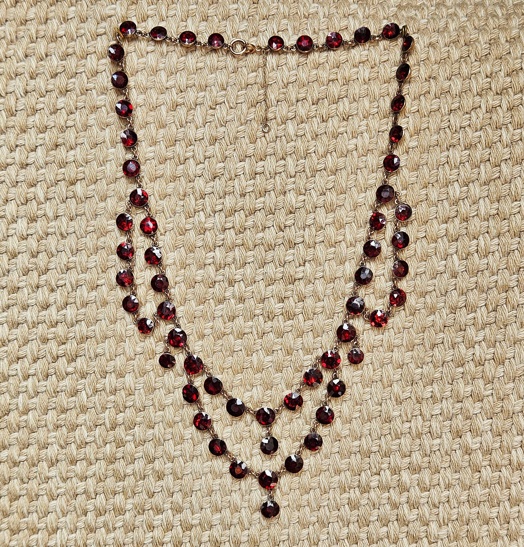 English Early Victorian Almandine Swags Garnet 9 KT Gold Necklace Circa 1850s For Sale 8