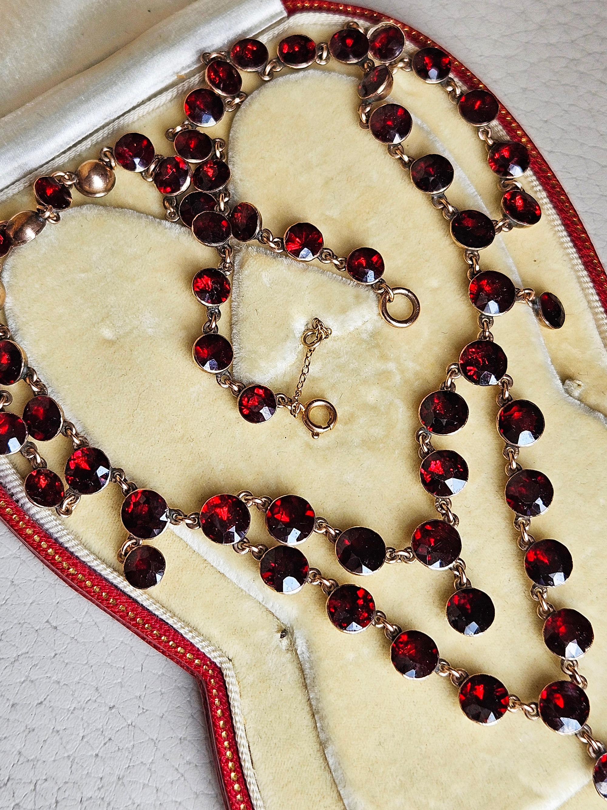 English Early Victorian Almandine Swags Garnet 9 KT Gold Necklace Circa 1850s For Sale 12