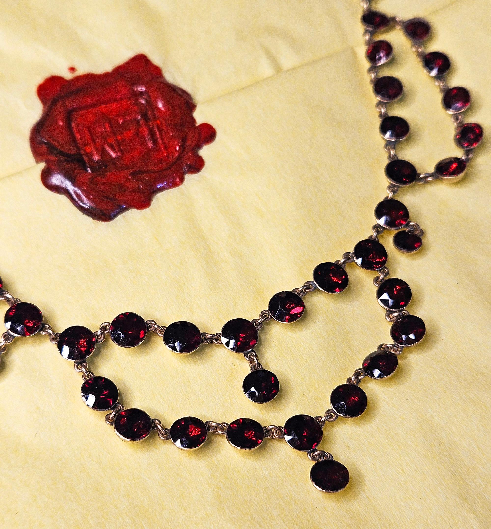 English Early Victorian Almandine Swags Garnet 9 KT Gold Necklace Circa 1850s For Sale 1