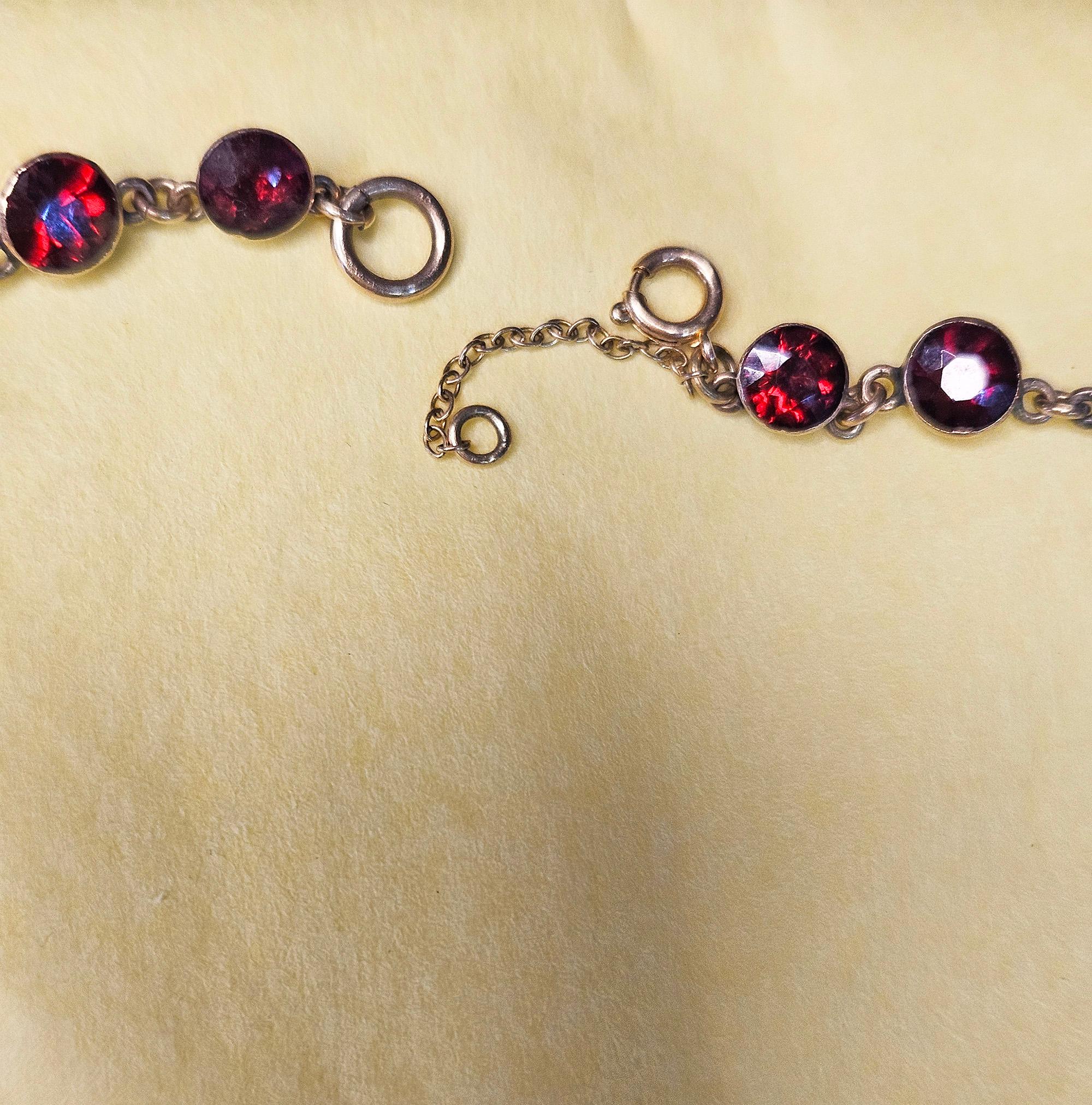 English Early Victorian Almandine Swags Garnet 9 KT Gold Necklace Circa 1850s For Sale 3