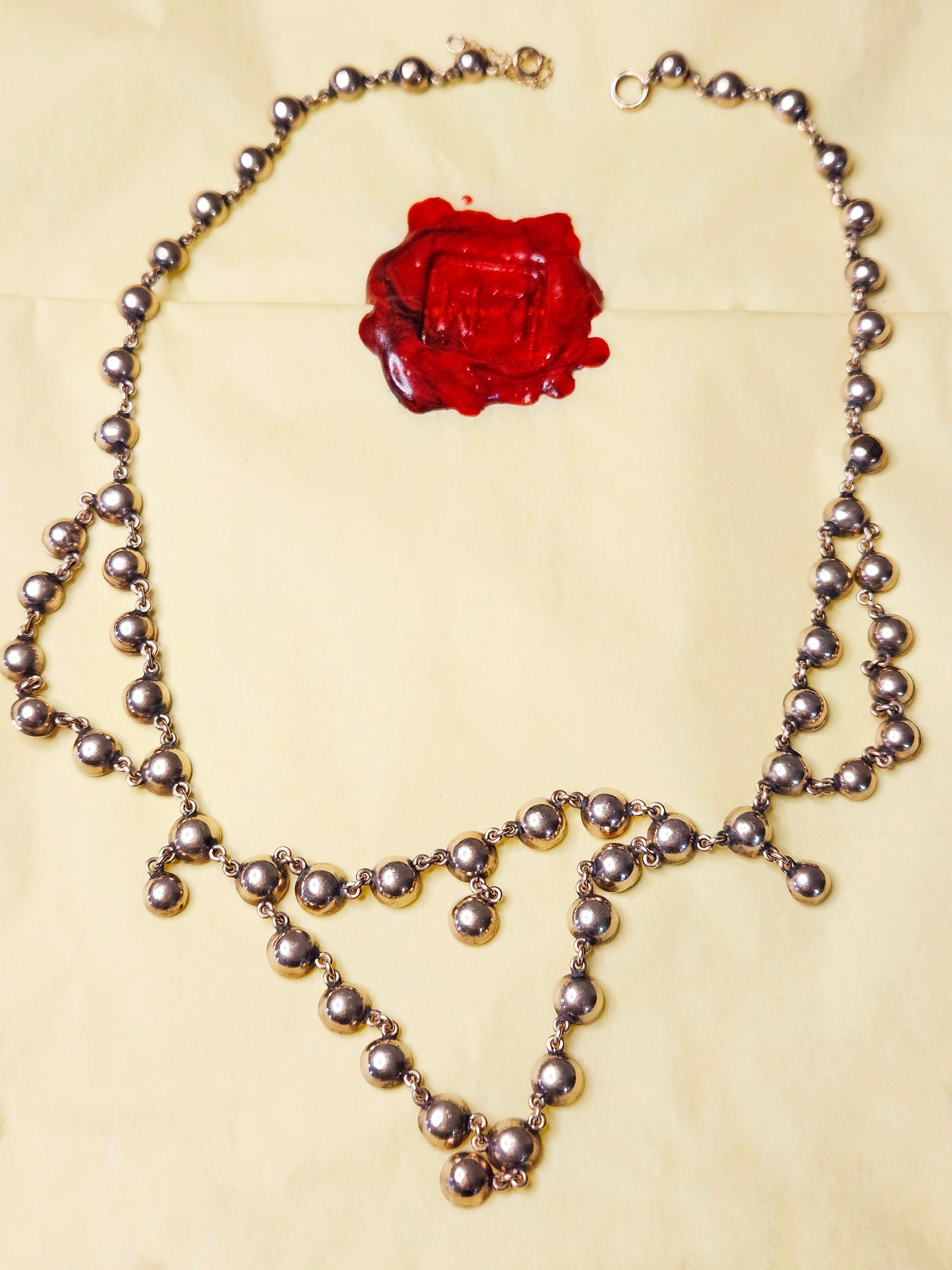 English Early Victorian Almandine Swags Garnet 9 KT Gold Necklace Circa 1850s For Sale 4