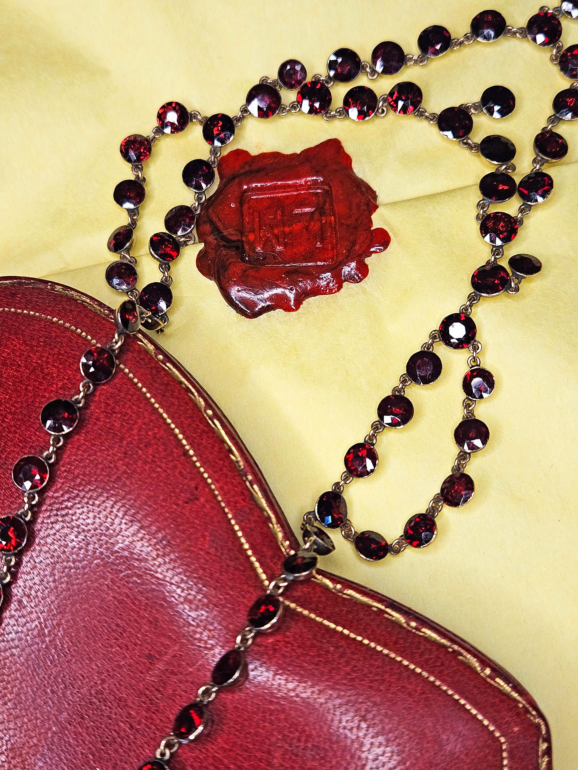 English Early Victorian Almandine Swags Garnet 9 KT Gold Necklace Circa 1850s For Sale 5
