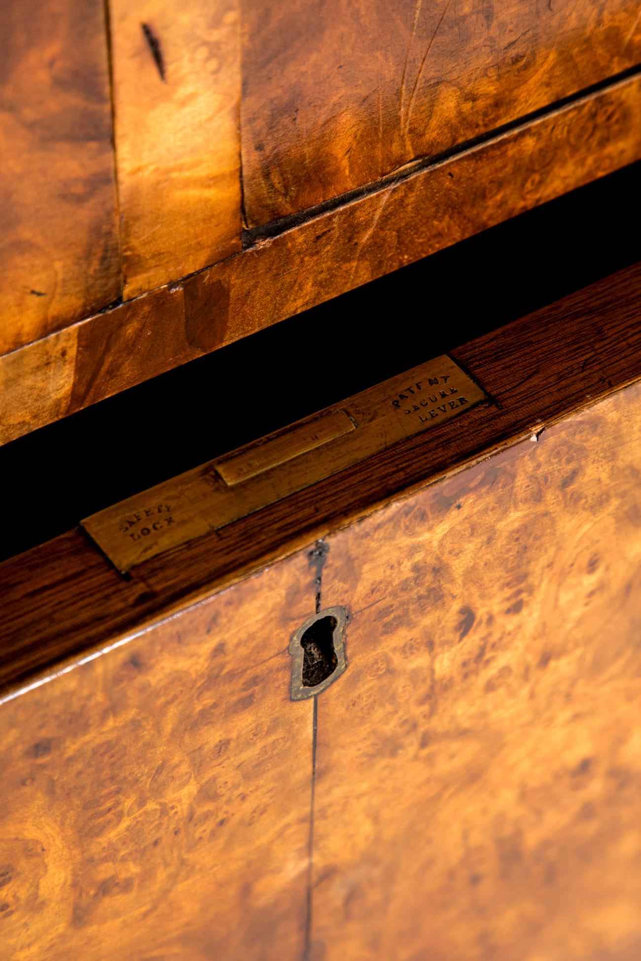 Cassettiera in radica di noce inglese del primo periodo vittoriano in vendita 1