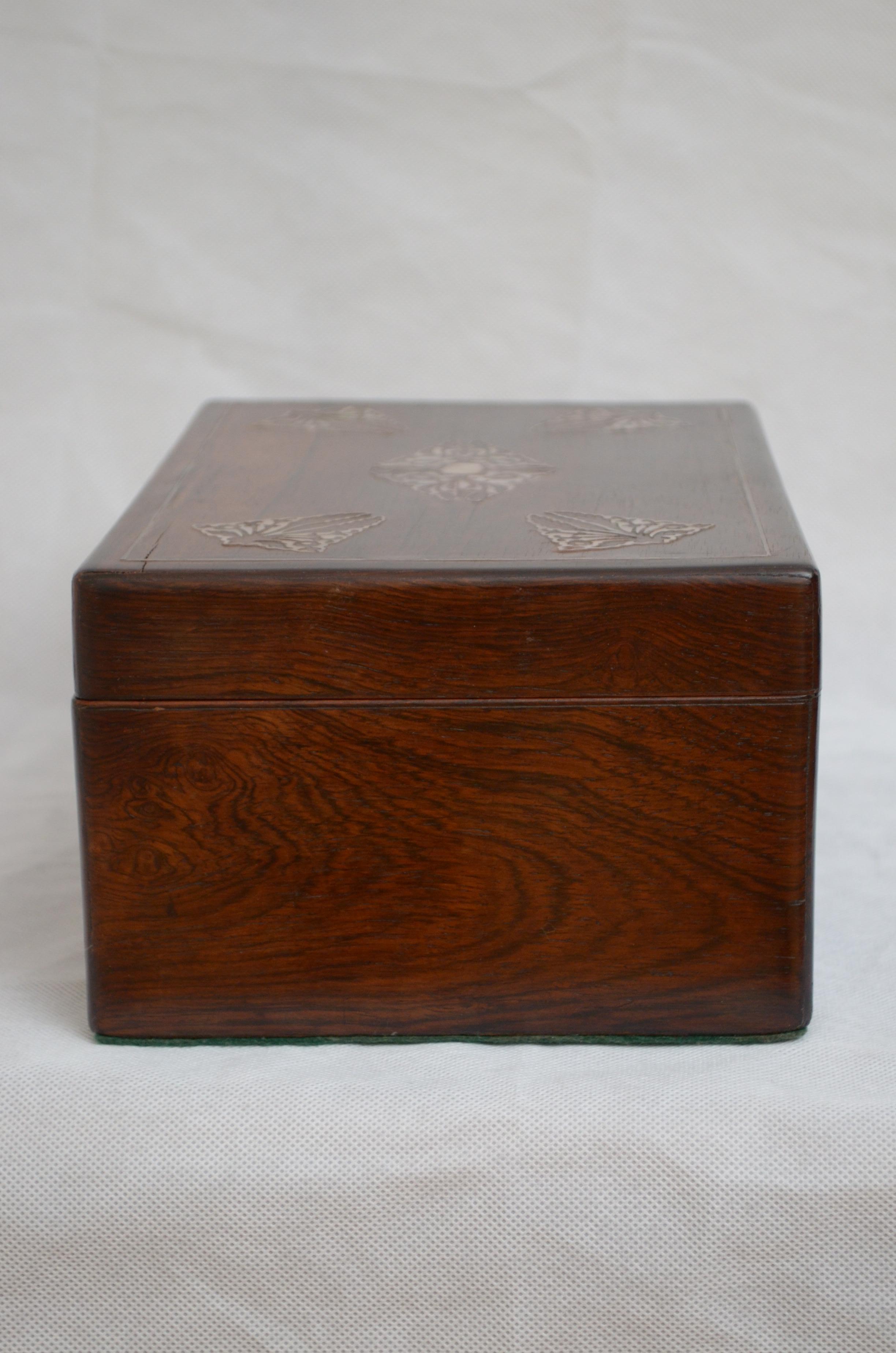 English Early Victorian Jewellery Box with Tray in vendita 4