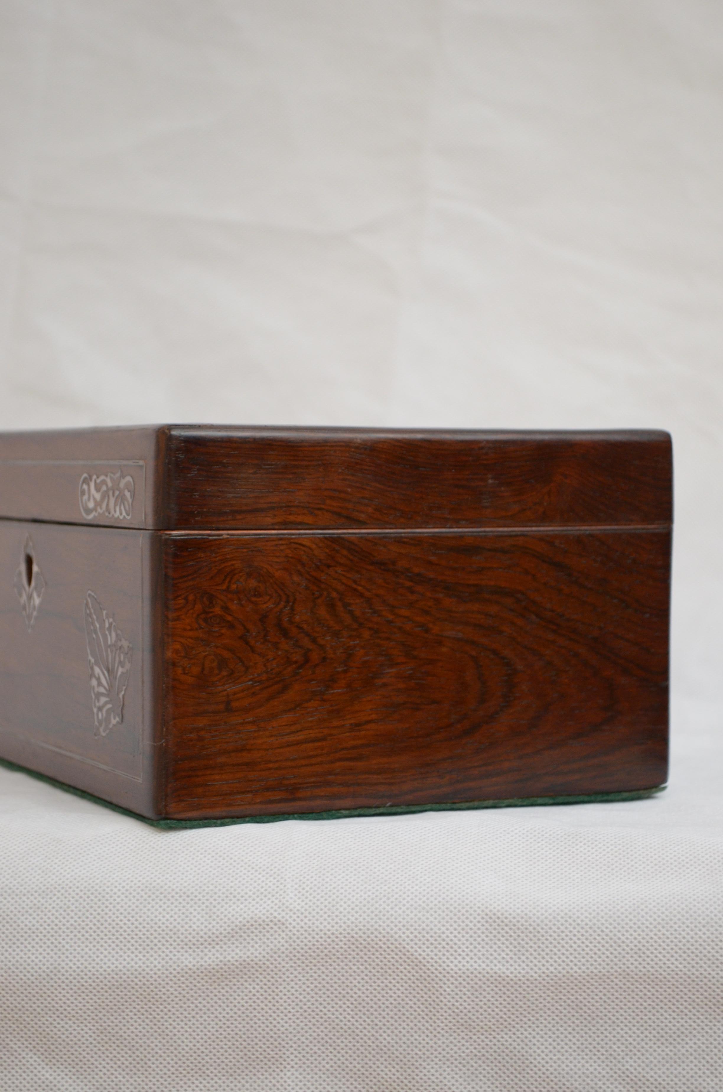 English Early Victorian Jewellery Box with Tray in vendita 6