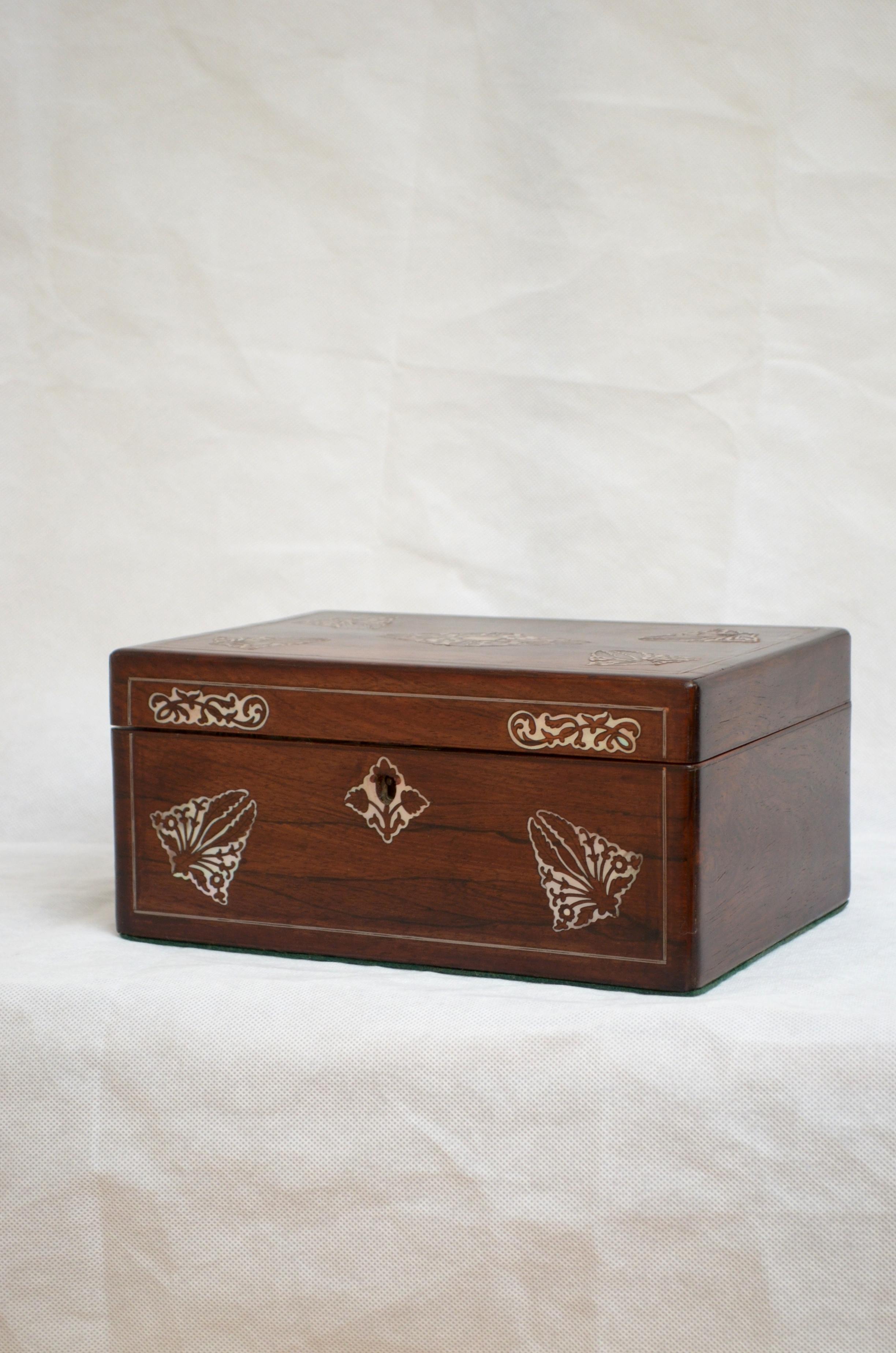P080 An elegant antique early Victorian goncalo alves sewing box or jewellery box with beautifully inlaid front and hinged top enclosing new relined interior with lift up tray. This antique box has been sympathetically restored including the