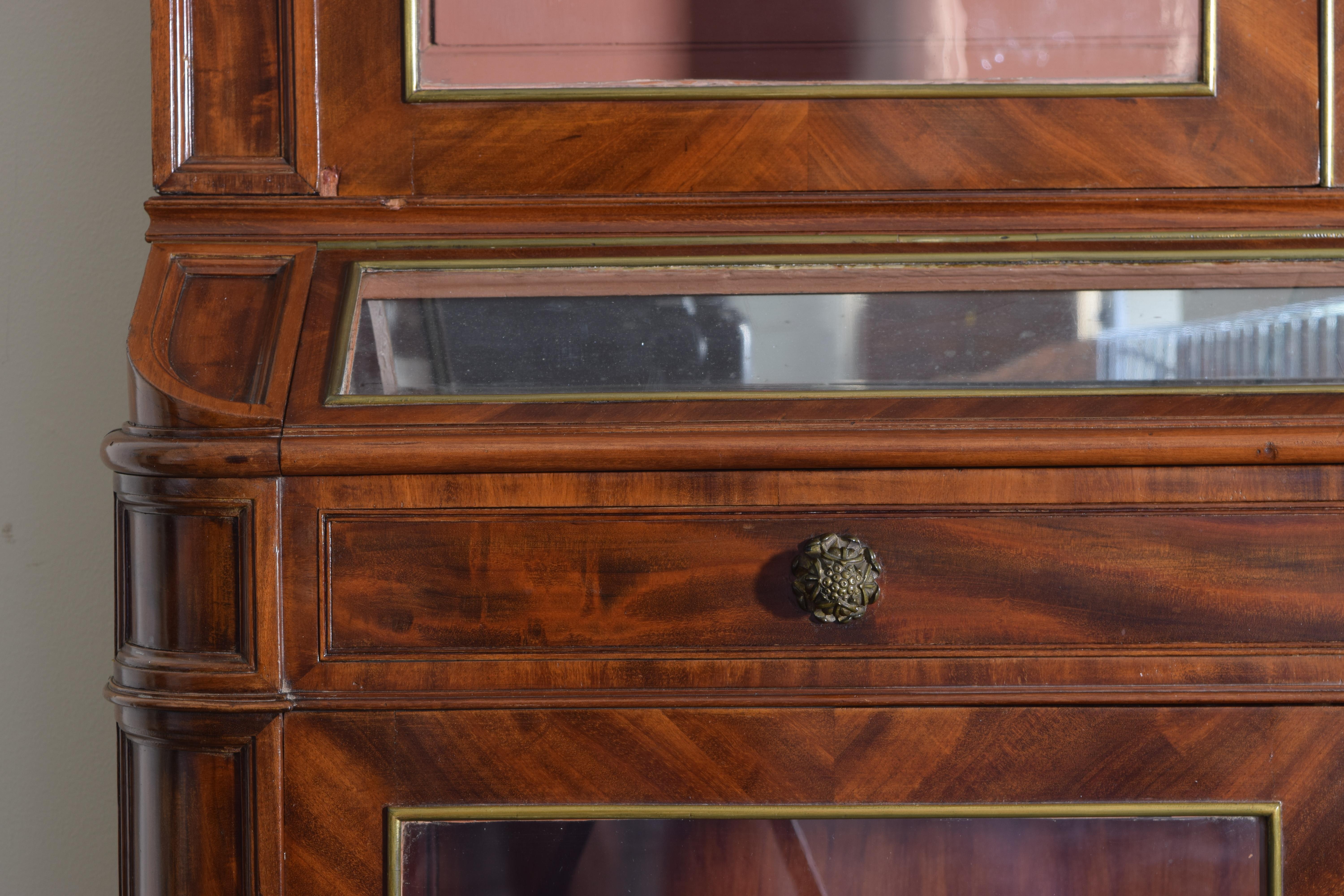 English Early Victorian Mahogany Veneer & Brass 2-Part Display Cabinet, ca. 1865 7