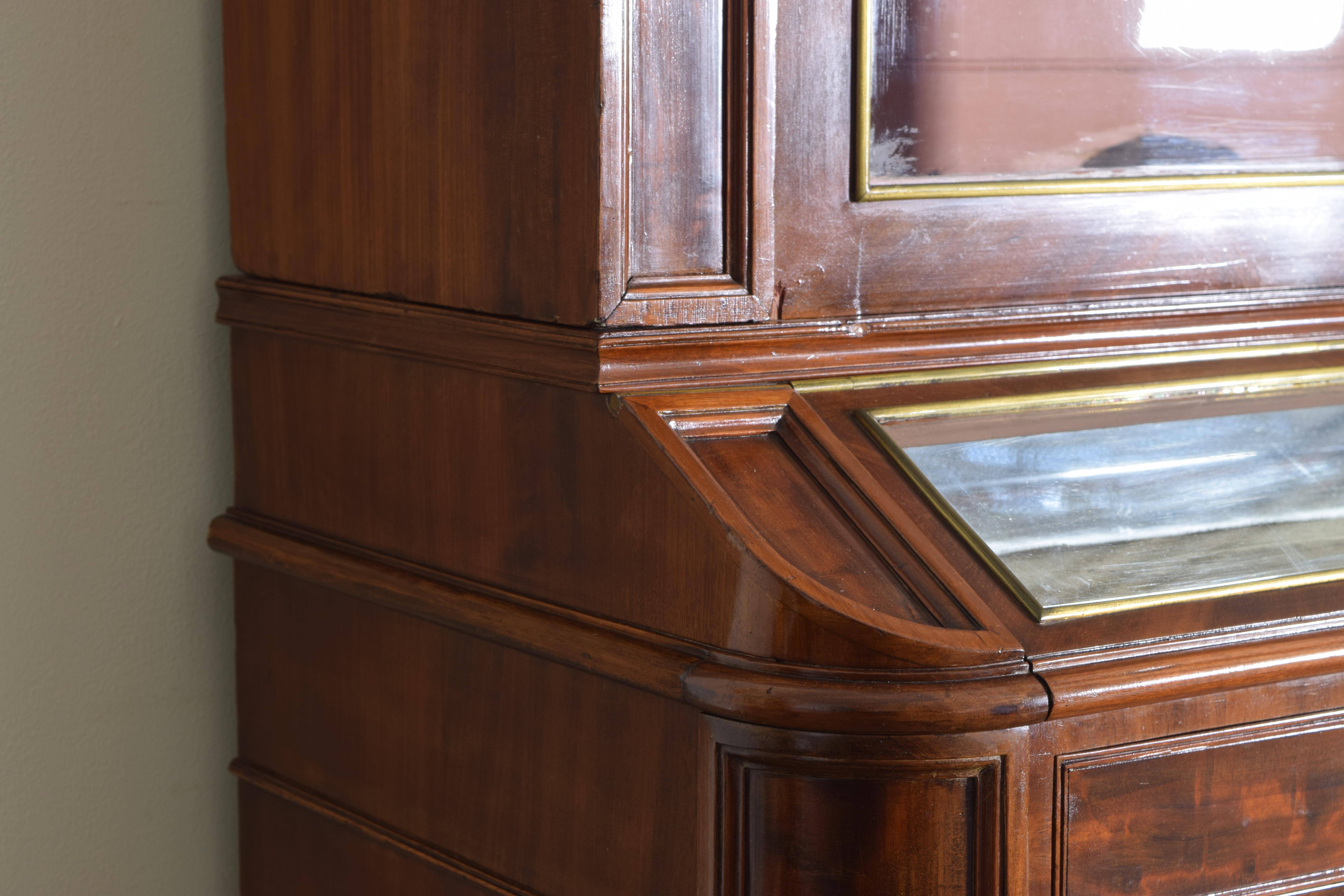 English Early Victorian Mahogany Veneer & Brass 2-Part Display Cabinet, ca. 1865 8