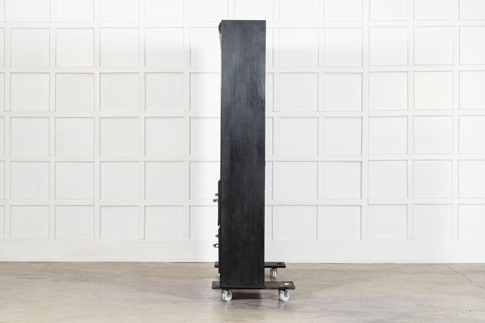 Mobile da merceria inglese in faggio ebanizzato in vendita 3