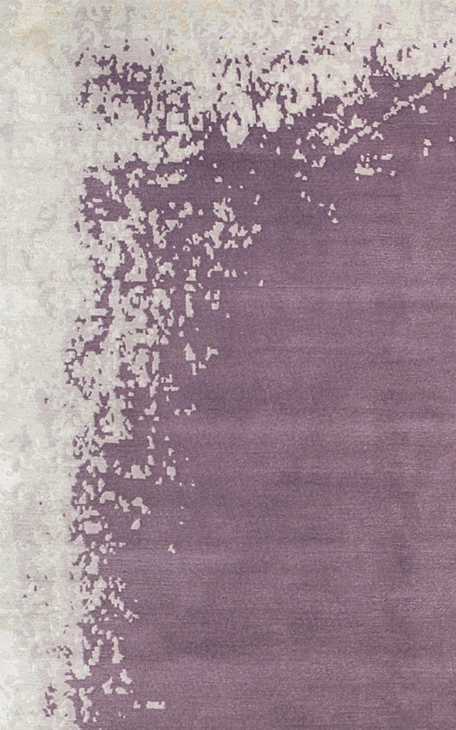 Modern Border in Dark Mauve ist ein einfaches und doch auffälliges abstraktes Teppichdesign. Modern Border gehört zur Kollektion English Eccentrics von Knots Rugs und ist unsere ganz eigene Interpretation der traditionellen Verwendung von Bordüren