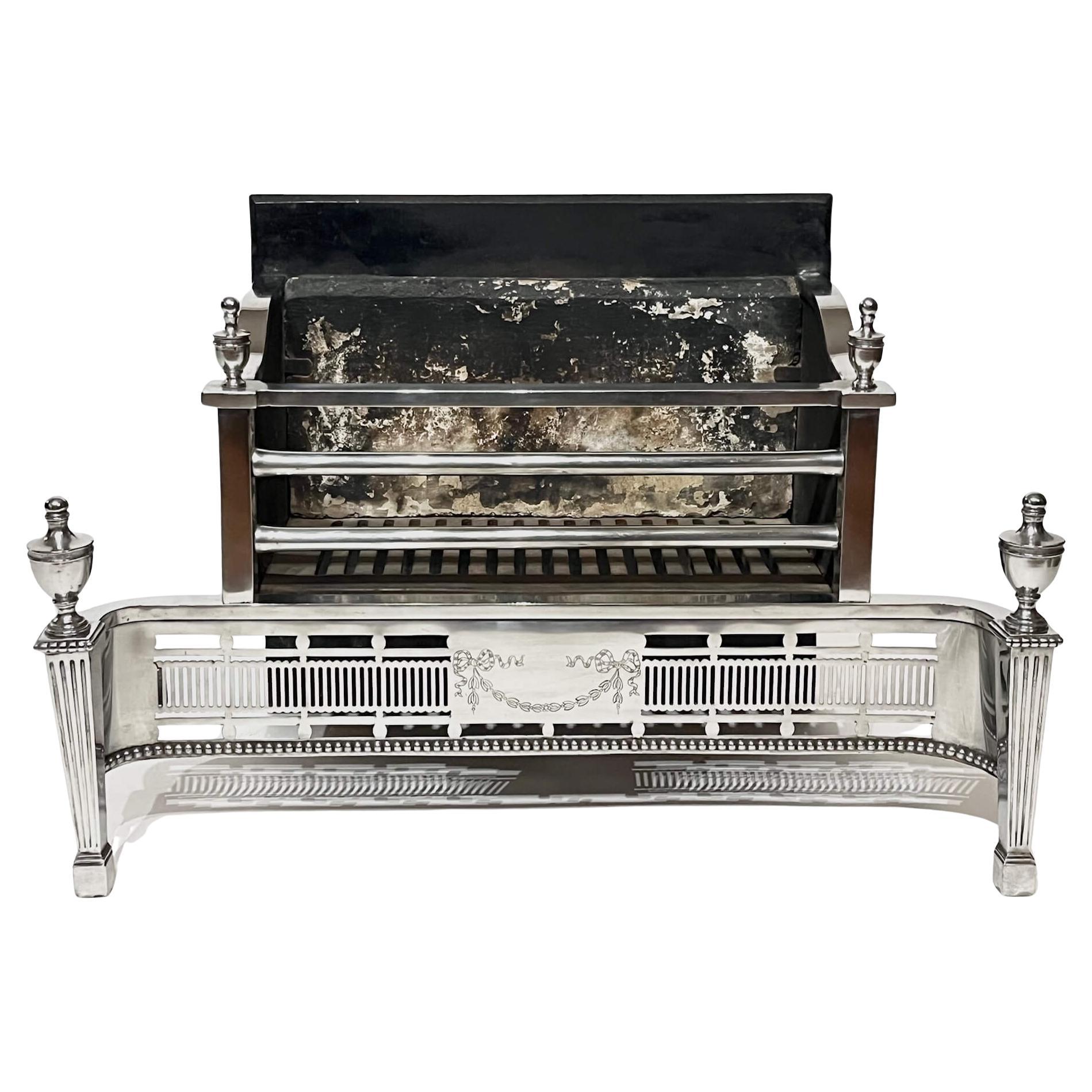 Griglia da fuoco inglese in stile "Adams" in acciaio e ferro lucidato, circa 1905 in vendita