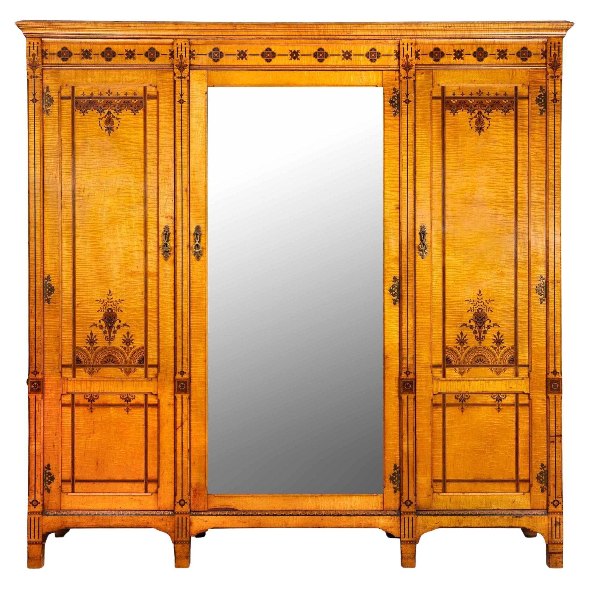 Armoire édouardienne anglaise ancienne à trois portes en bois de citronnier, c. 1880 en vente