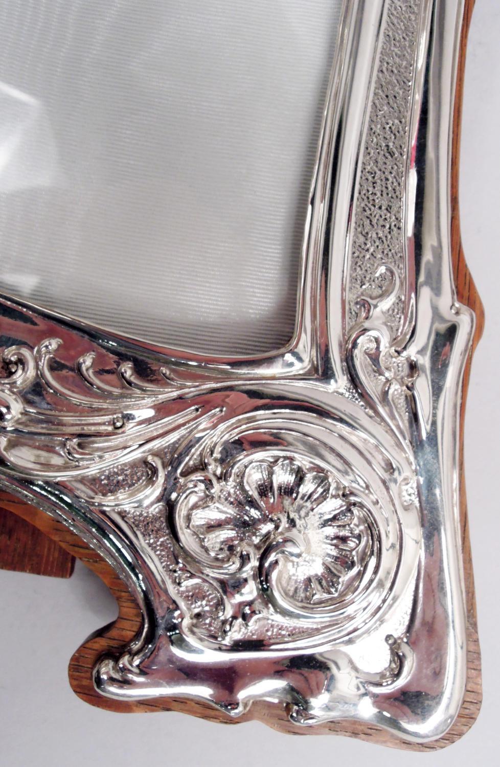 Cornice inglese edoardiana Art Nouveau in argento sterling, 1904 In condizioni buone in vendita a New York, NY