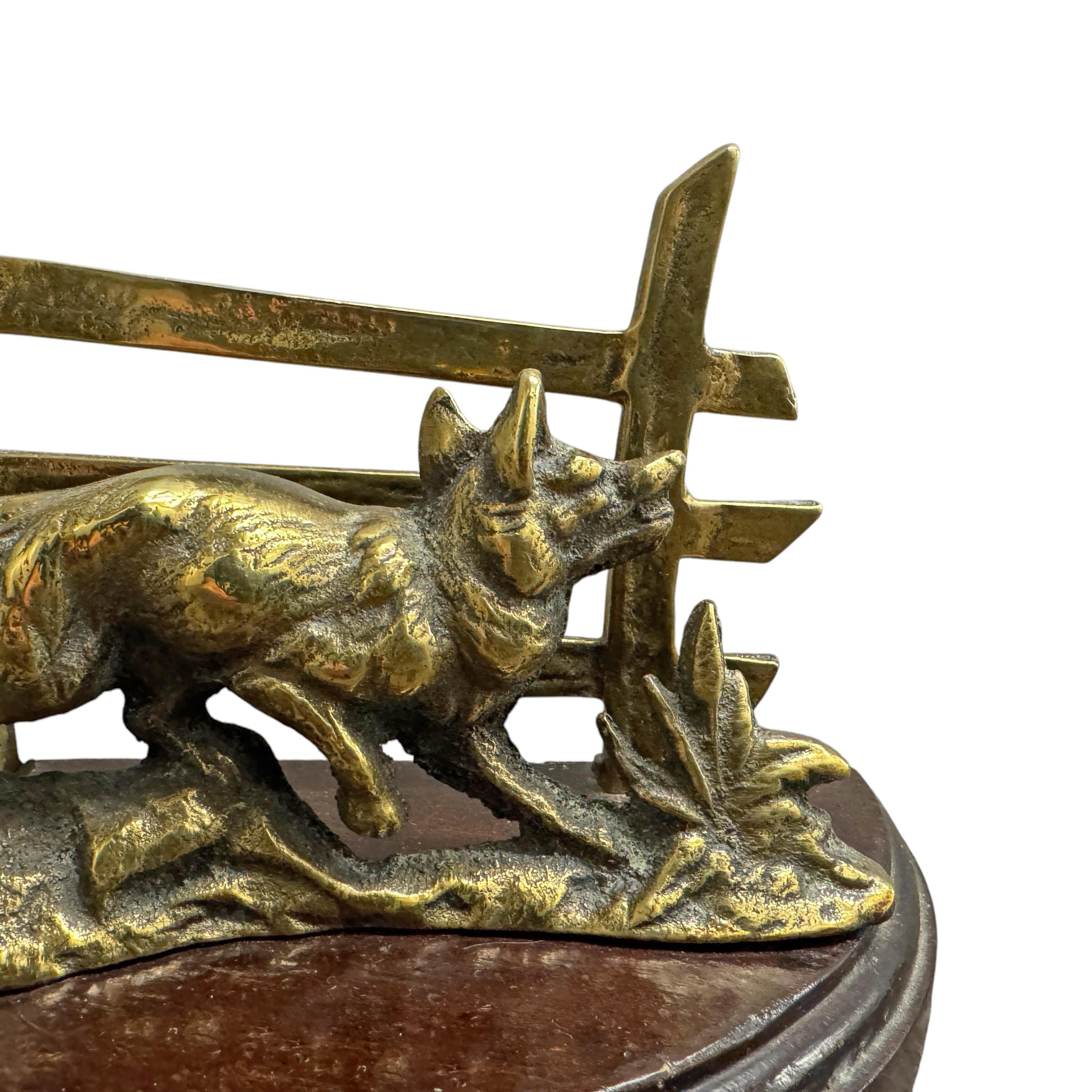 English Edwardian Brass Fox Letter Holder In Good Condition For Sale In Chicago, IL