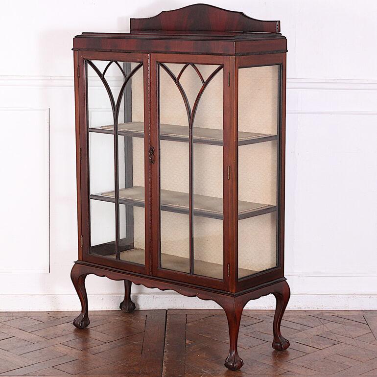 English Edwardian China Cabinet In Good Condition In Vancouver, British Columbia