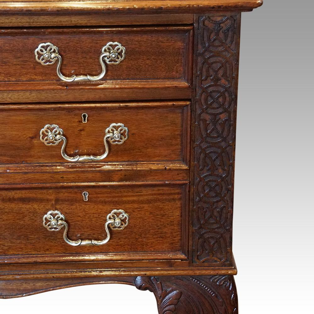 English Edwardian Chippendale mahogany desk In Good Condition For Sale In Salisbury, GB