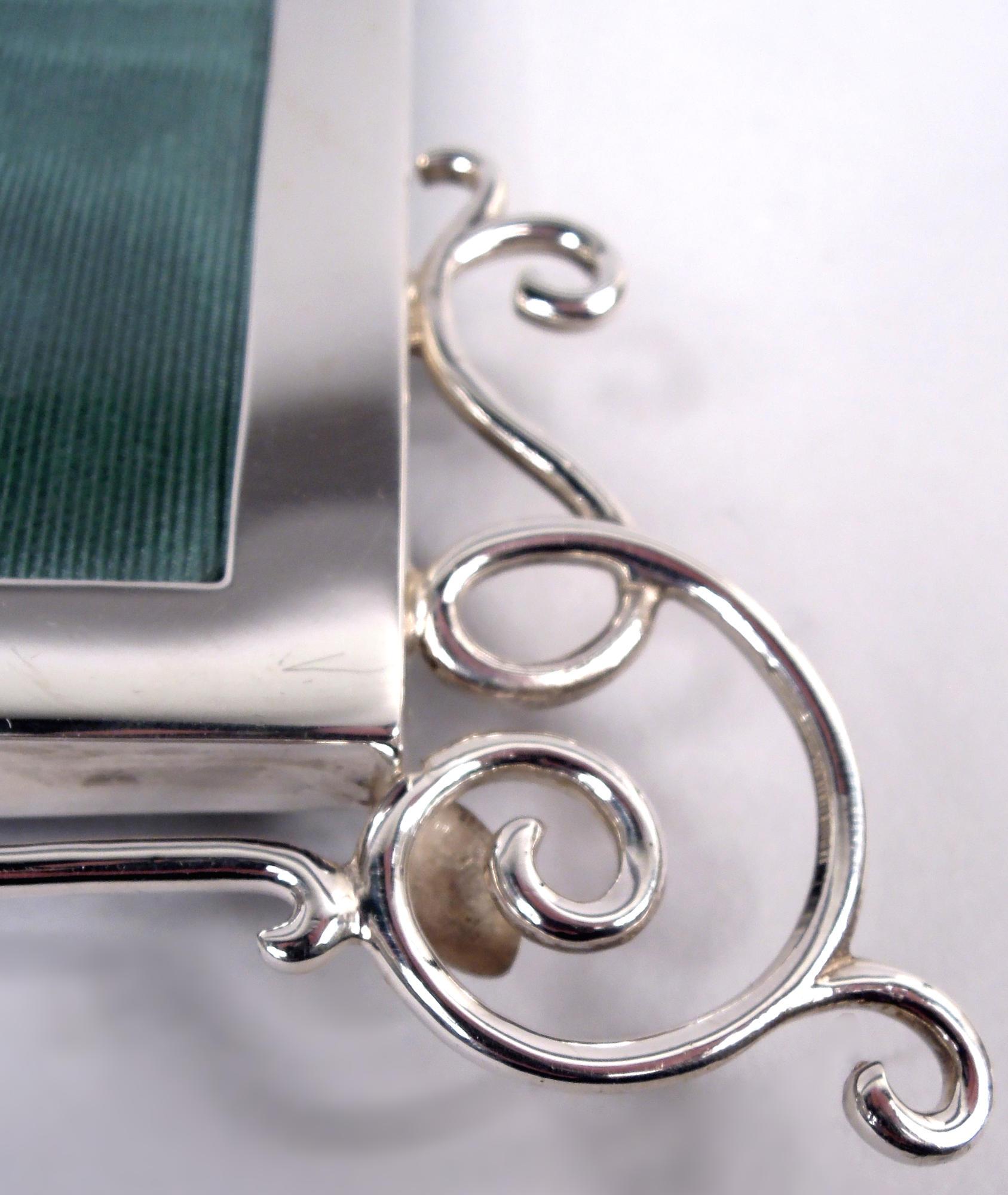 Cadre double en argent sterling classique de l'époque édouardienne anglaise, 1901 Bon état - En vente à New York, NY