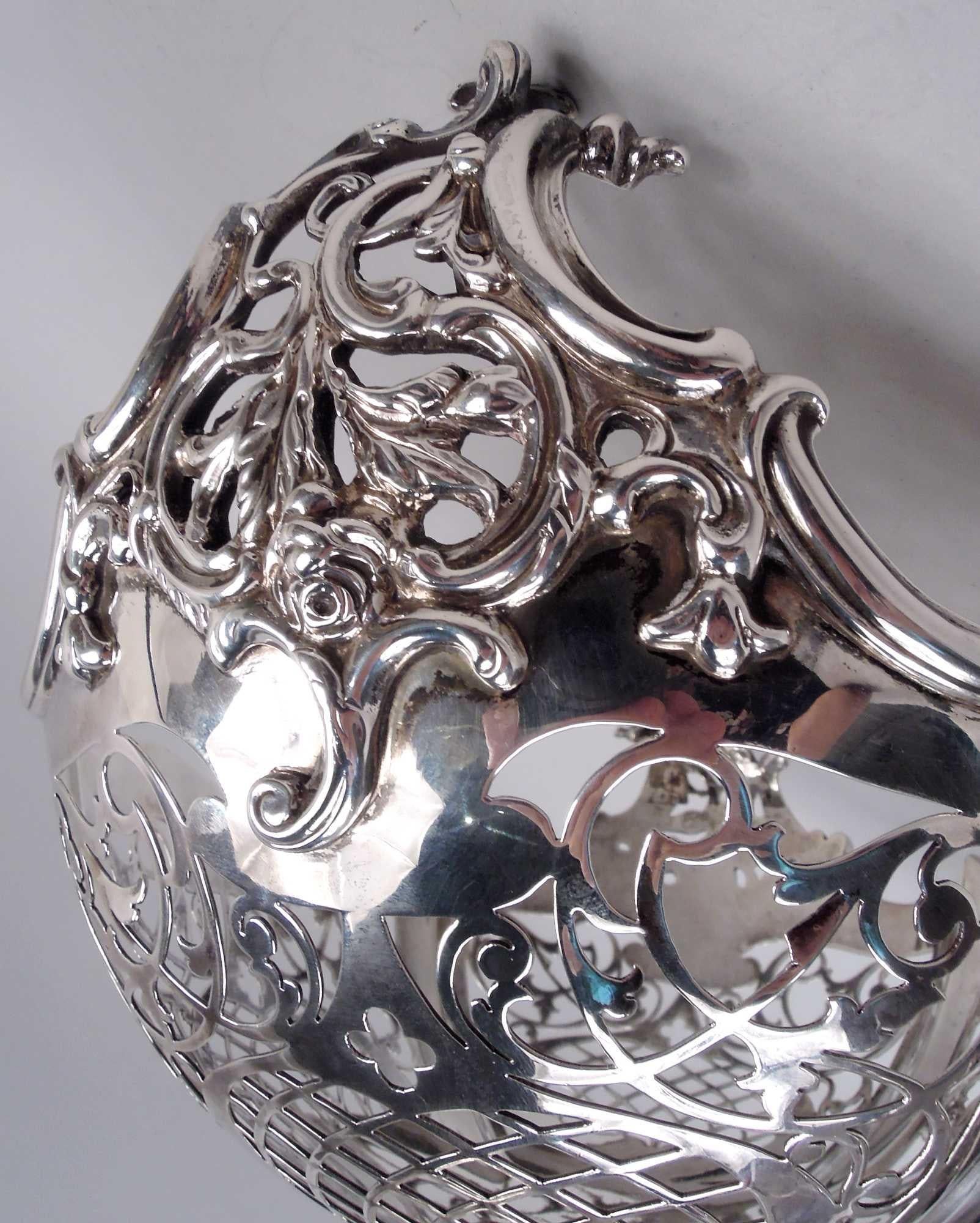 Britannico Ciotola classica edoardiana inglese in argento traforato, 1911 in vendita
