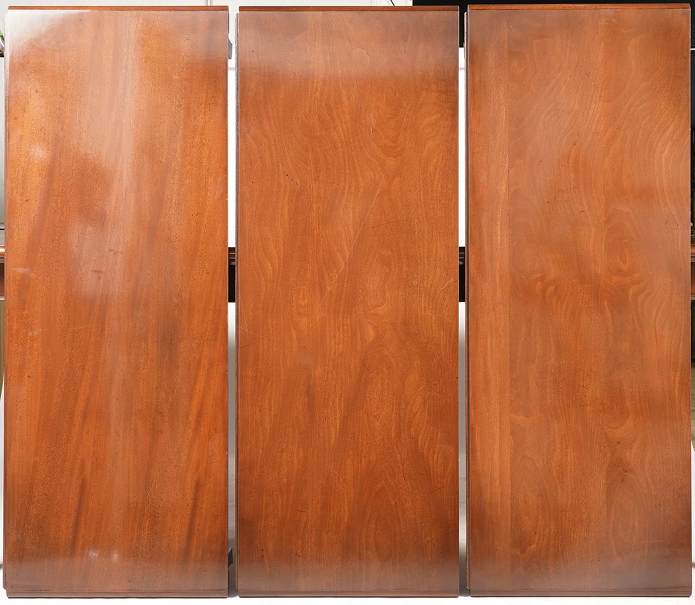 English Edwardian Extendable Bronze Mounted Mahogany Dining Table, circa 1900 2