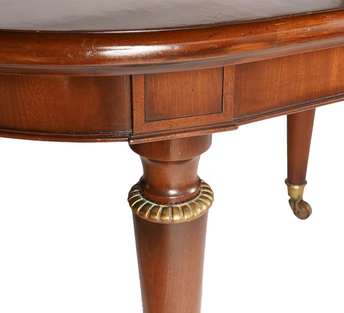 English Edwardian Extendable Bronze Mounted Mahogany Dining Table, circa 1900 5
