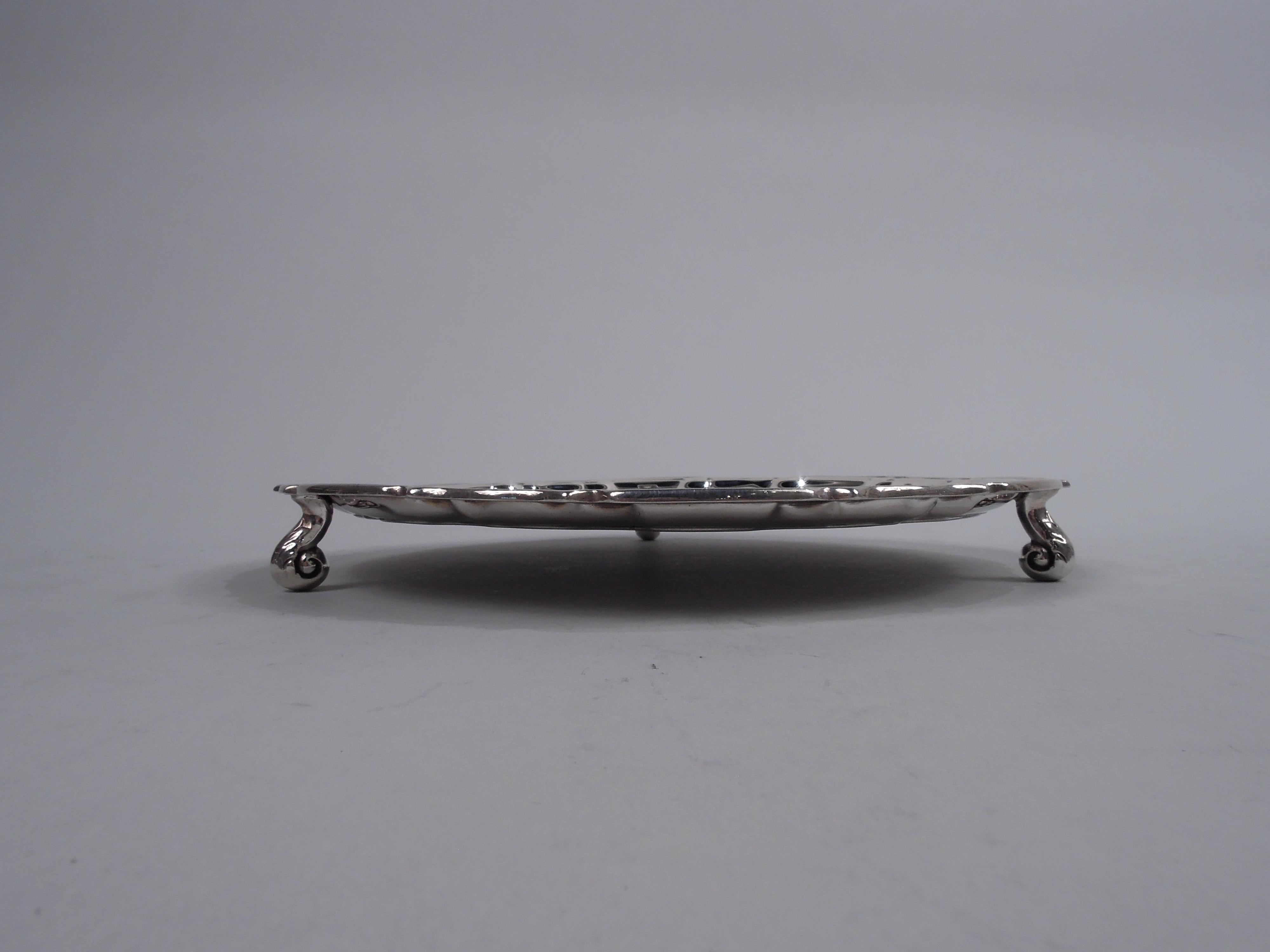 Edwardian Georgian sterling silver salver. Made by William Hutton & Sons Ltd in Sheffield in 1911. Flat and molded piecrust rim; three leaf-capped volute scroll supports. Fully marked. Weight: 9.4 troy ounces. 