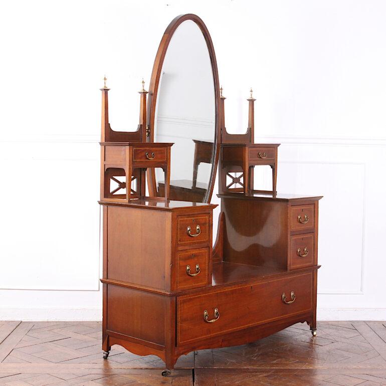 English Edwardian Inlaid Mahogany Dressing Table In Good Condition In Vancouver, British Columbia