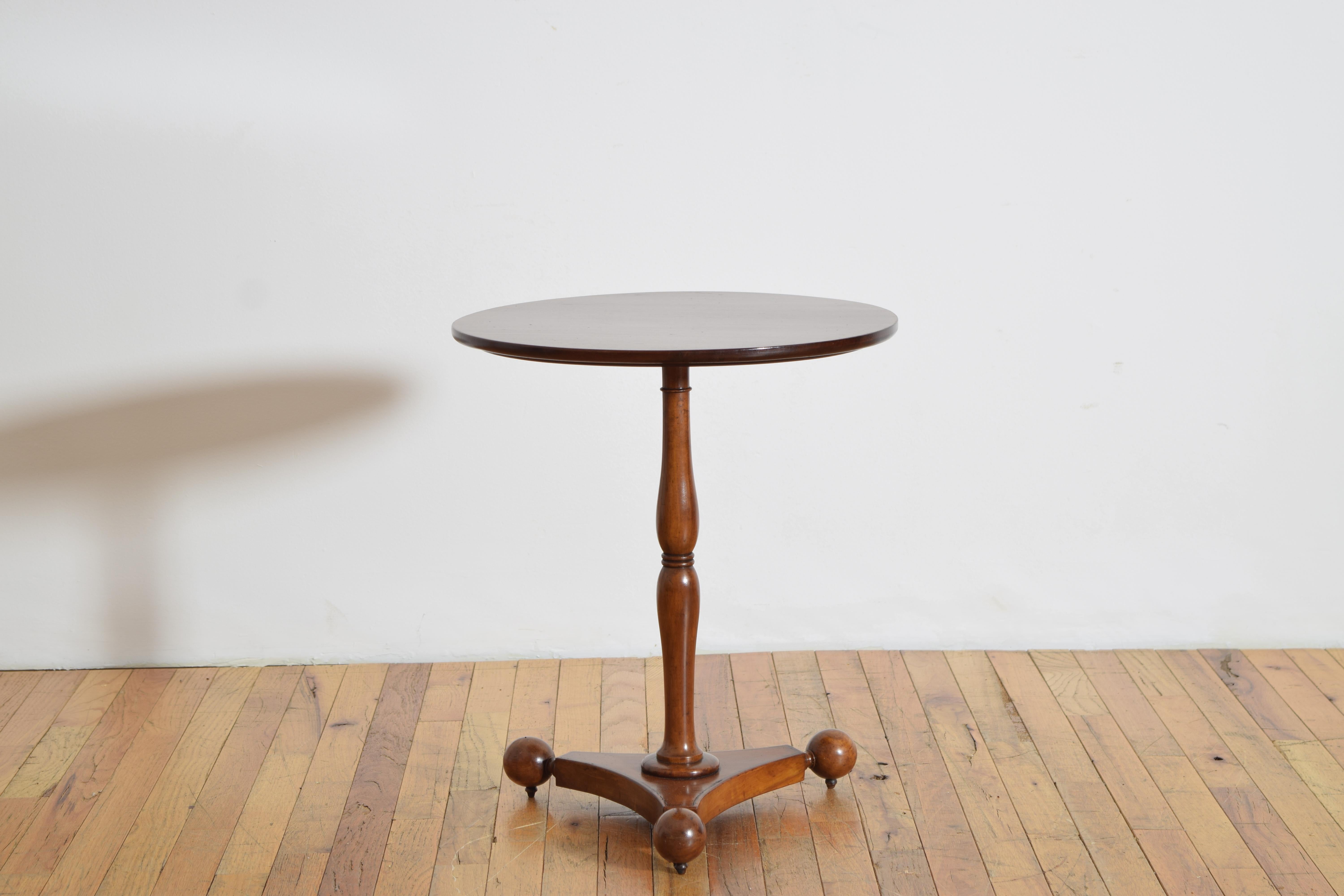 Édouardien Table édouardienne anglaise en acajou et marqueterie, vers 1900 en vente