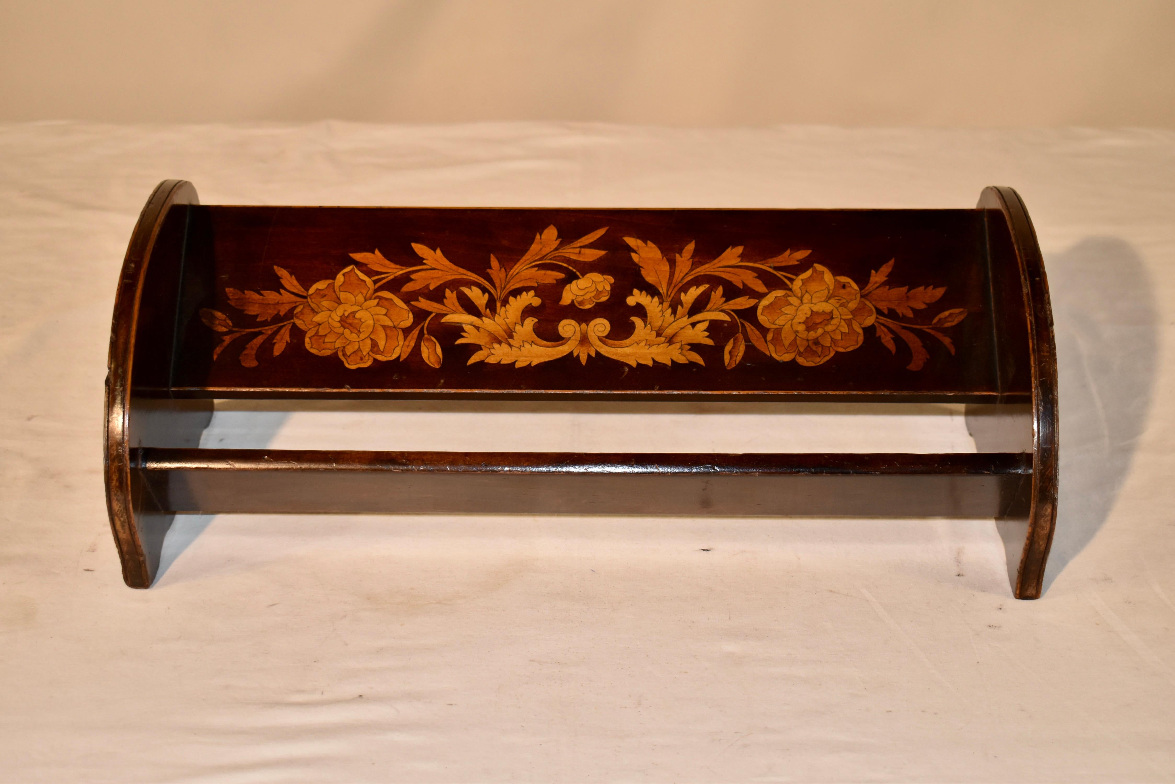 Lovely period Edwardian book stand made from Mahogany and expertly inlaid with satinwood. 

This charming book stand is absolutely precious!  The stand is made from mahogany and then has been expertly inlaid with satinwood flowers and leaves.  This