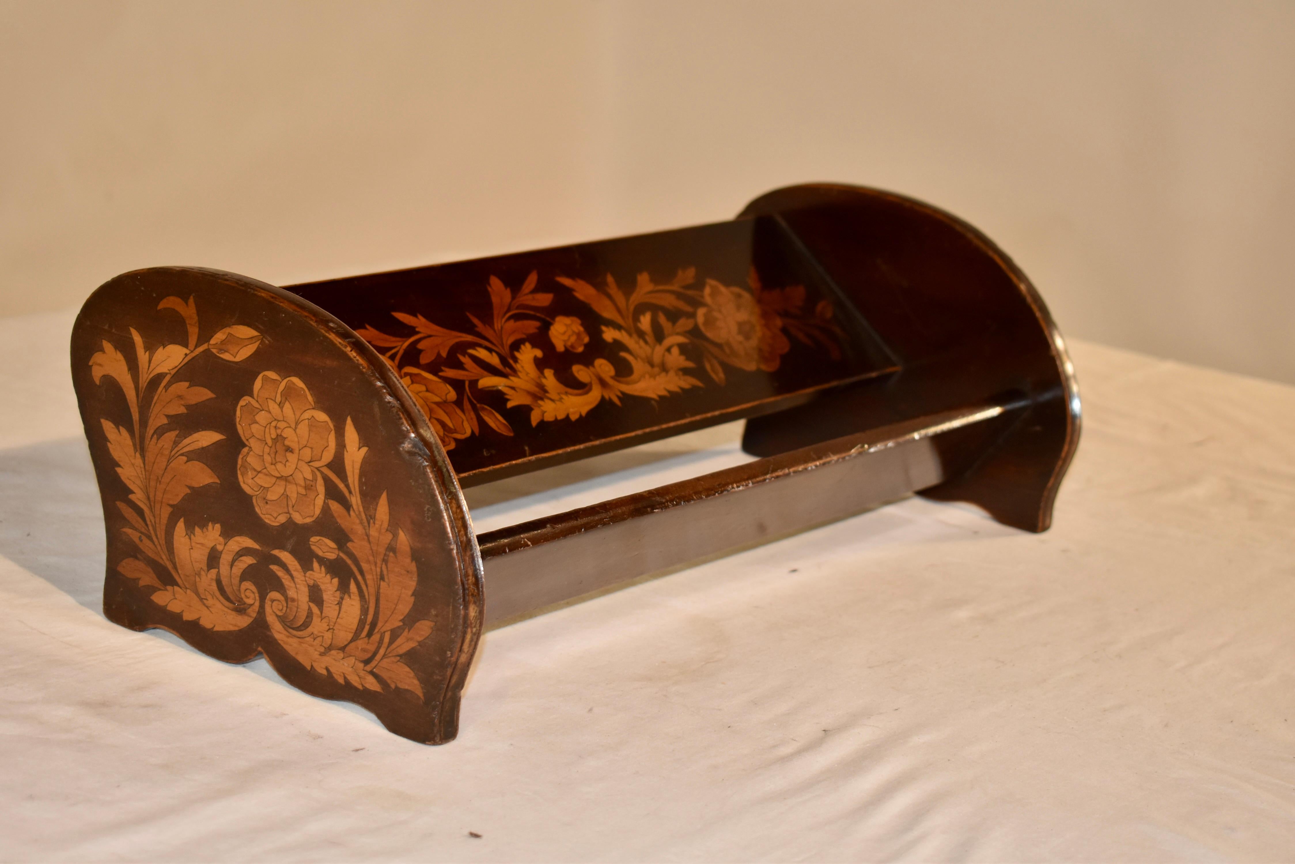 English Edwardian Mahogany Book Stand, Circa 1900 In Good Condition For Sale In High Point, NC