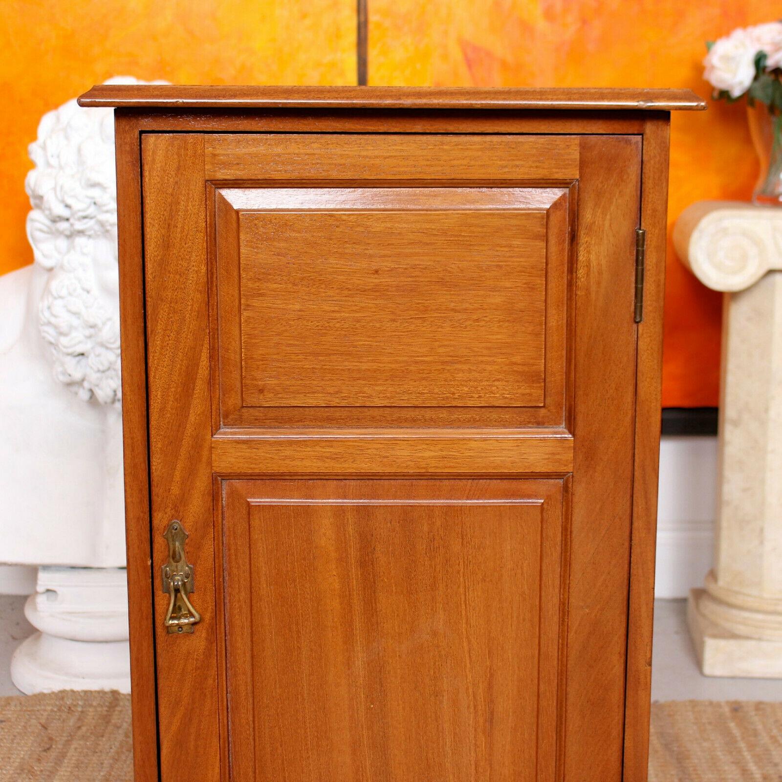 English Edwardian Mahogany Cabinet Side Bedside Cupboard In Good Condition For Sale In Newcastle upon Tyne, GB