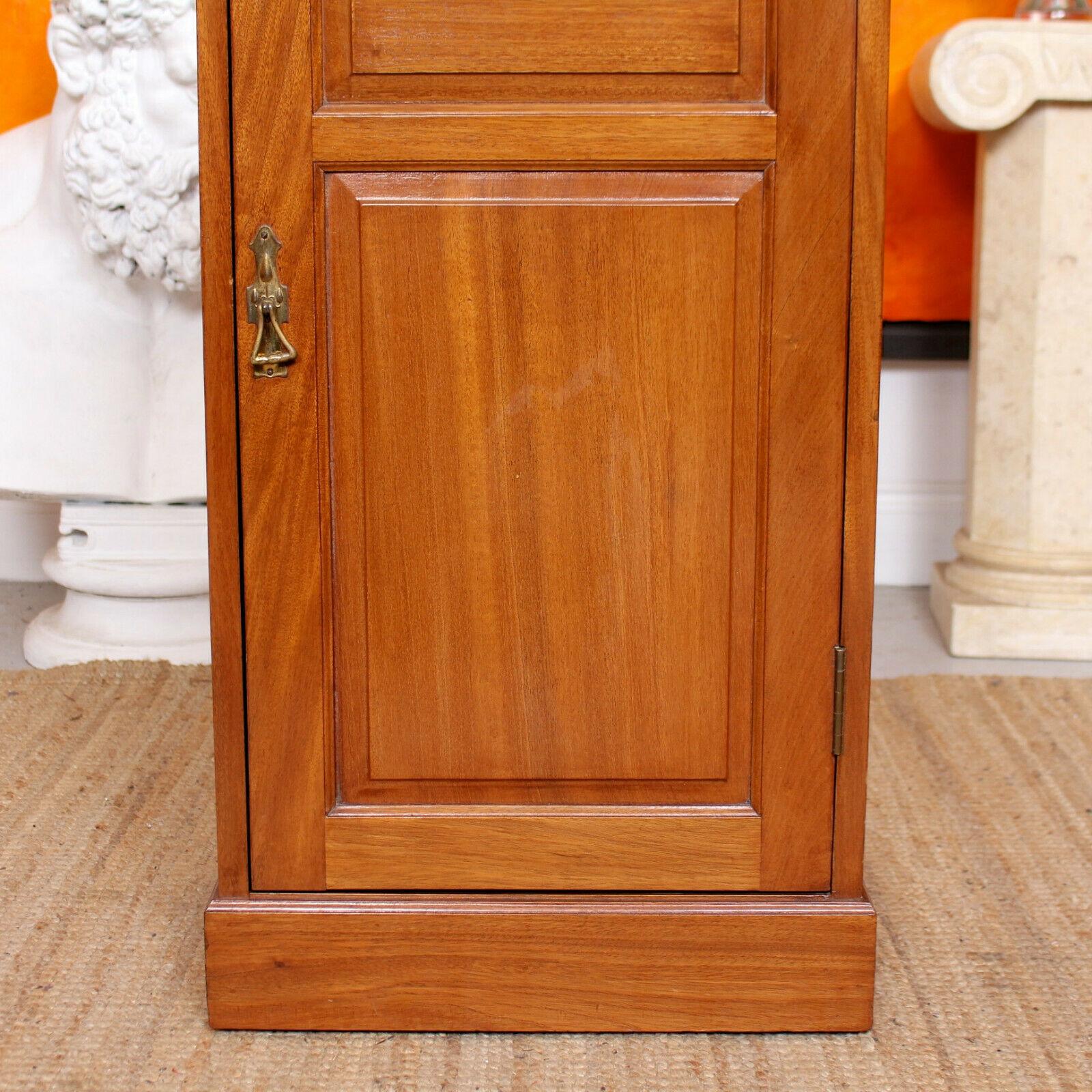 20th Century English Edwardian Mahogany Cabinet Side Bedside Cupboard For Sale