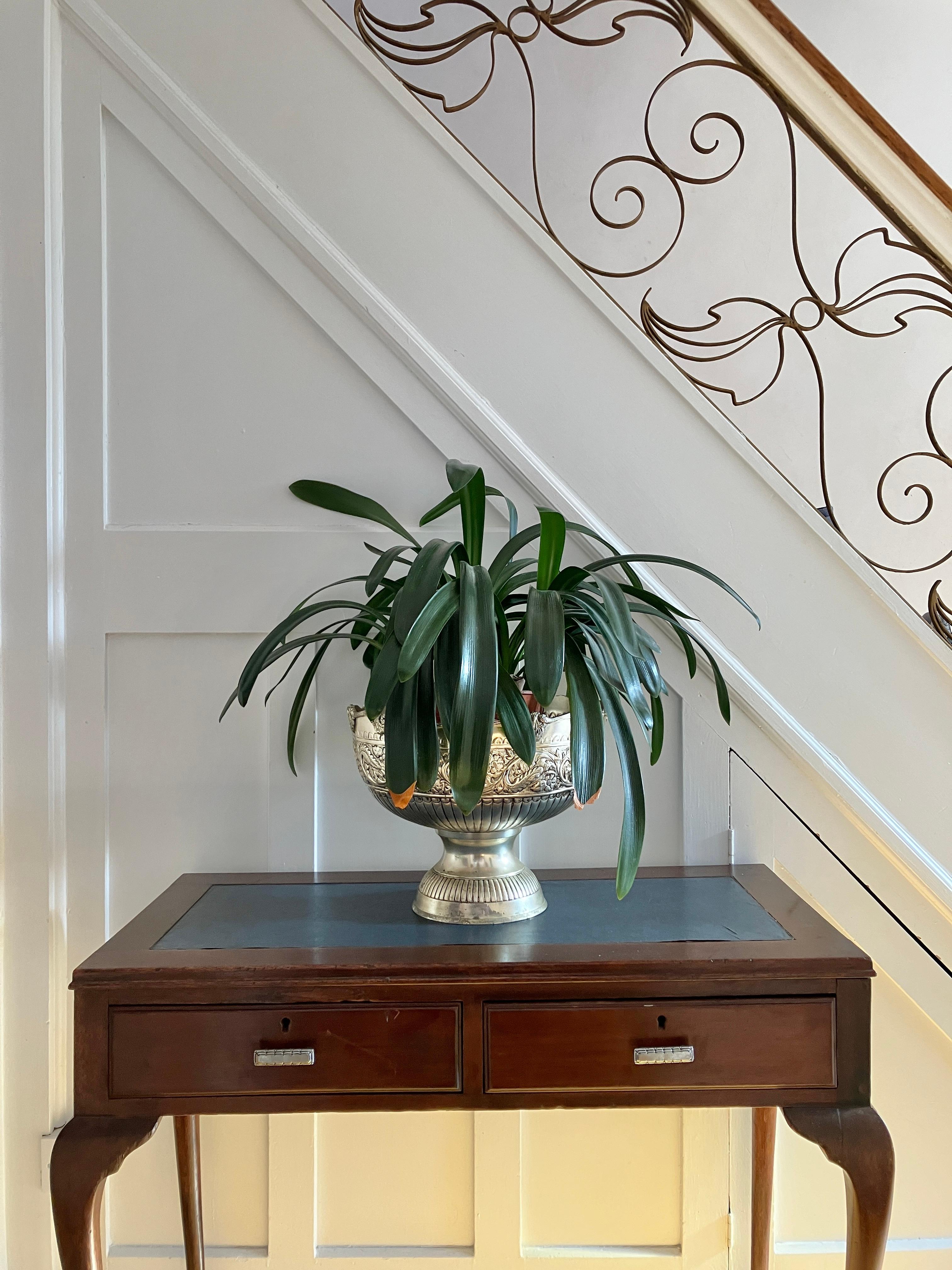 English Edwardian Mahogany Console Table / Desk with Cabriole Legs Sold by Heals In Good Condition For Sale In Leicester, GB
