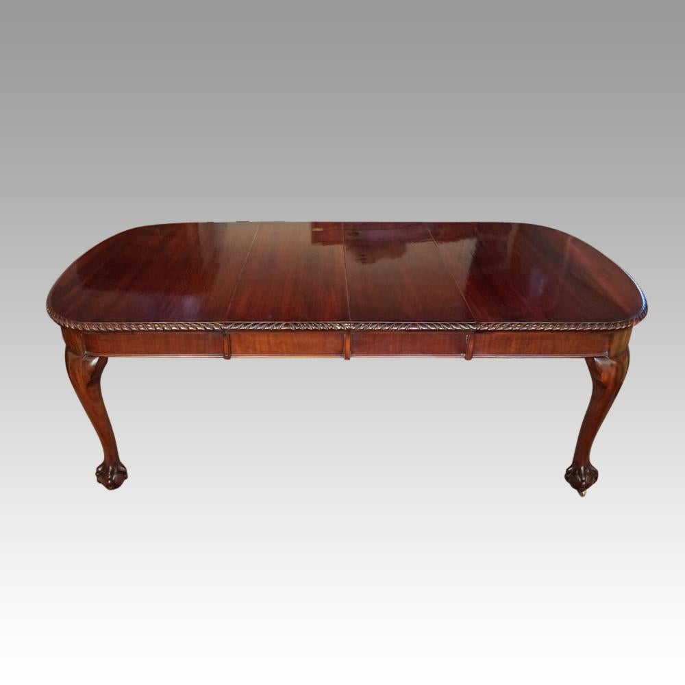 English Edwardian Mahogany Extending Dining Table, circa 1910 In Good Condition For Sale In Salisbury, Wiltshire