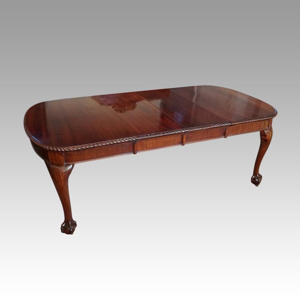 Early 20th Century English Edwardian Mahogany Extending Dining Table, circa 1910 For Sale
