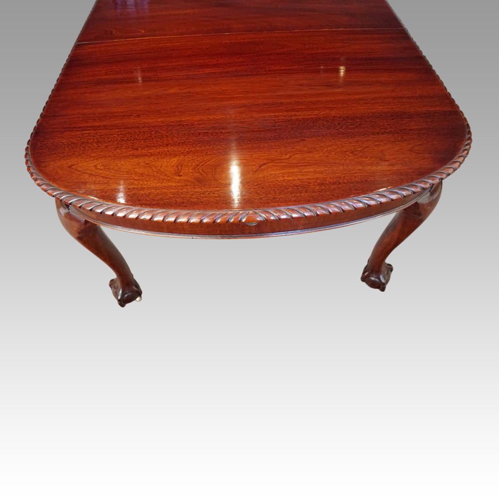 English Edwardian Mahogany Extending Dining Table, circa 1910 For Sale 3