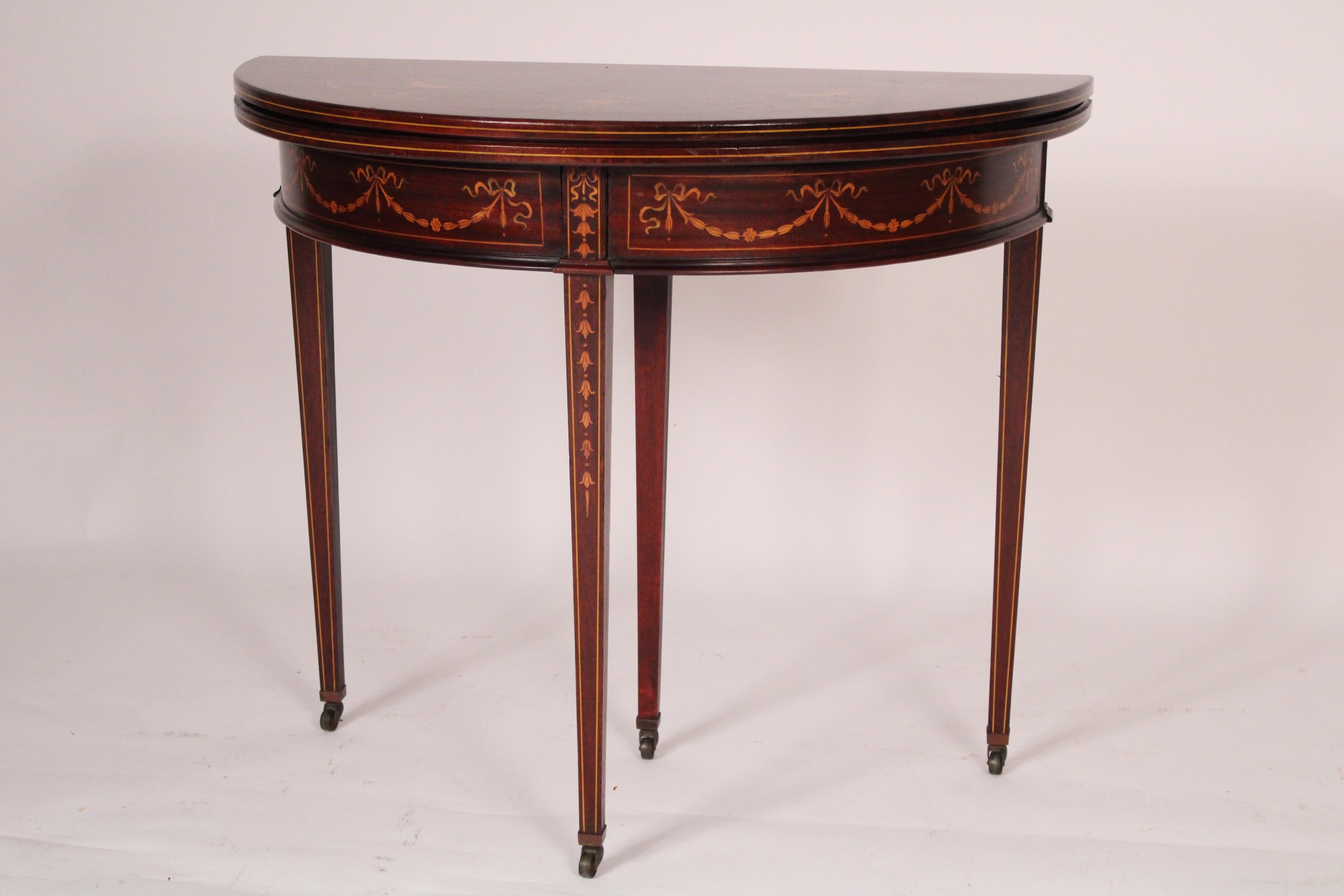 English Edwardian Mahogany Inlaid Console / Games Table In Good Condition For Sale In Laguna Beach, CA
