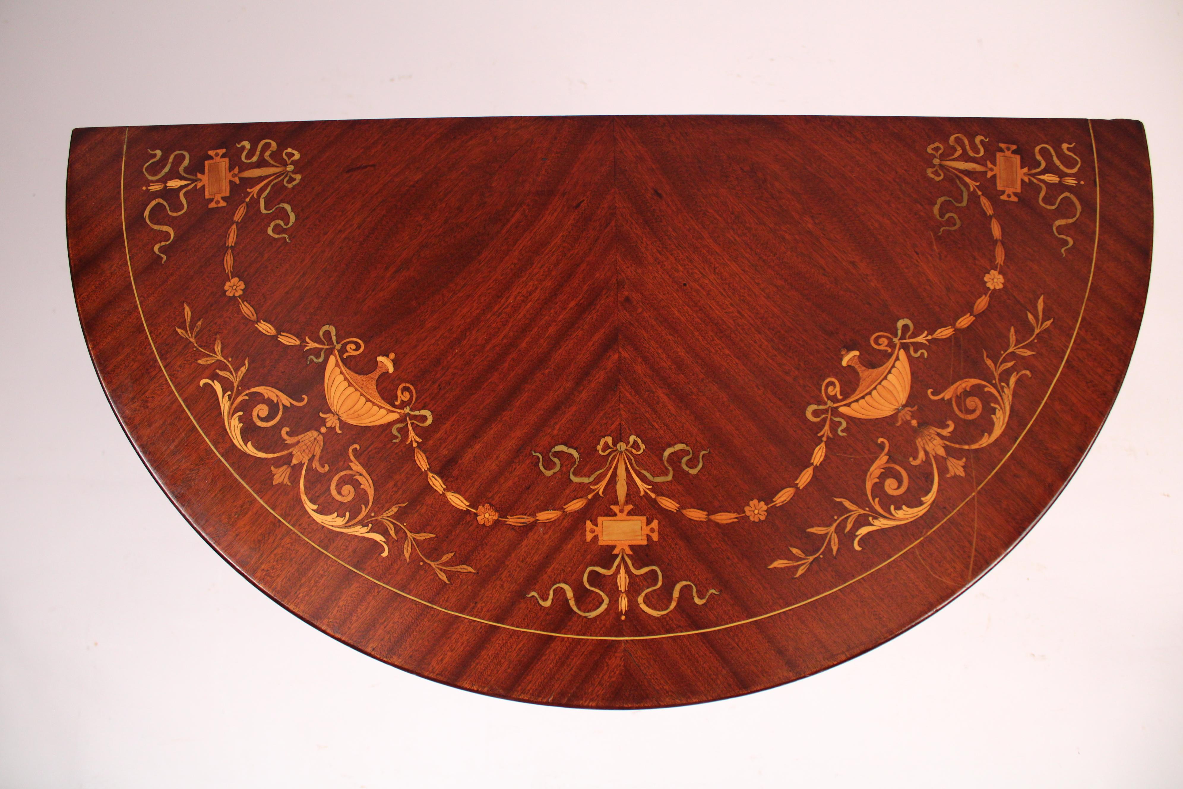 Englischer edwardianischer Konsolen-/Spieltisch aus Mahagoni mit Intarsien (Messing) im Angebot