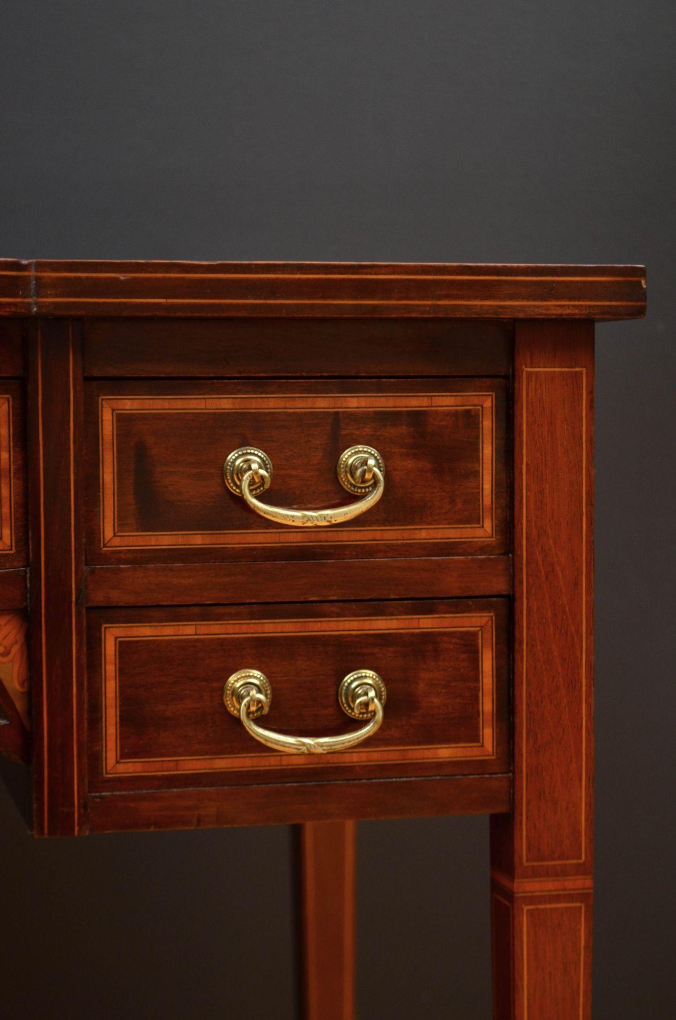 Mesa de escritorio inglesa eduardiana de caoba en venta 7