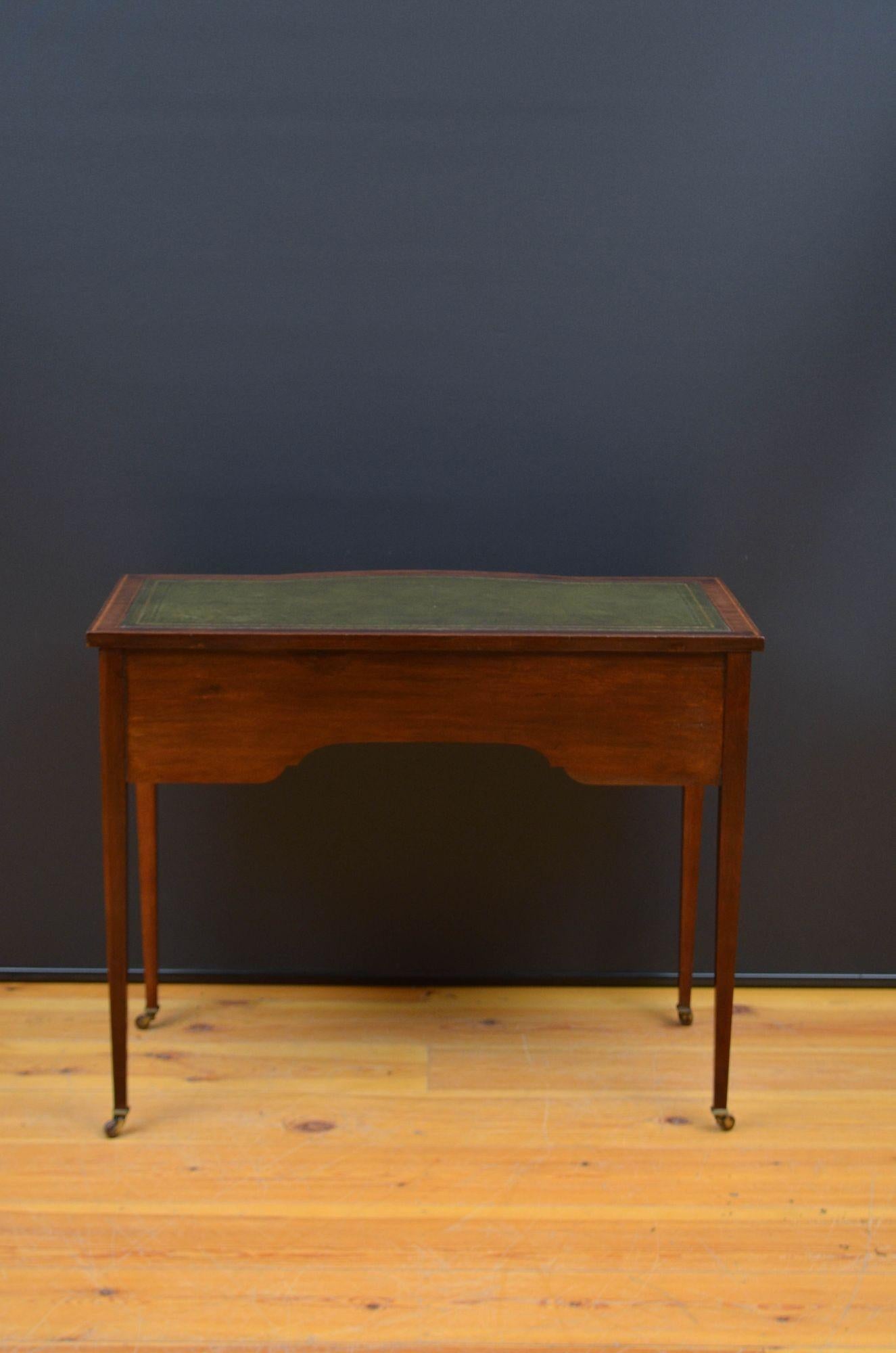 Mesa de escritorio inglesa eduardiana de caoba en venta 9