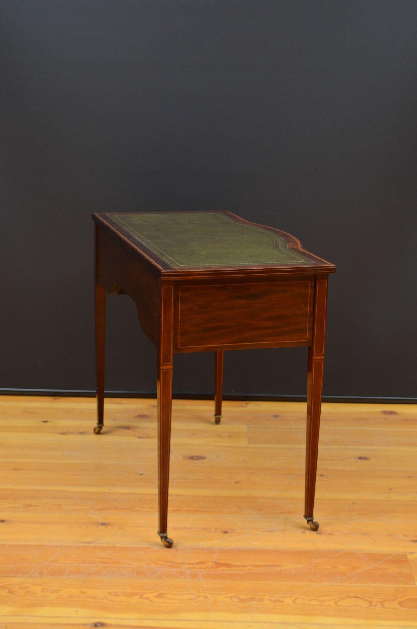 Mesa de escritorio inglesa eduardiana de caoba en venta 10