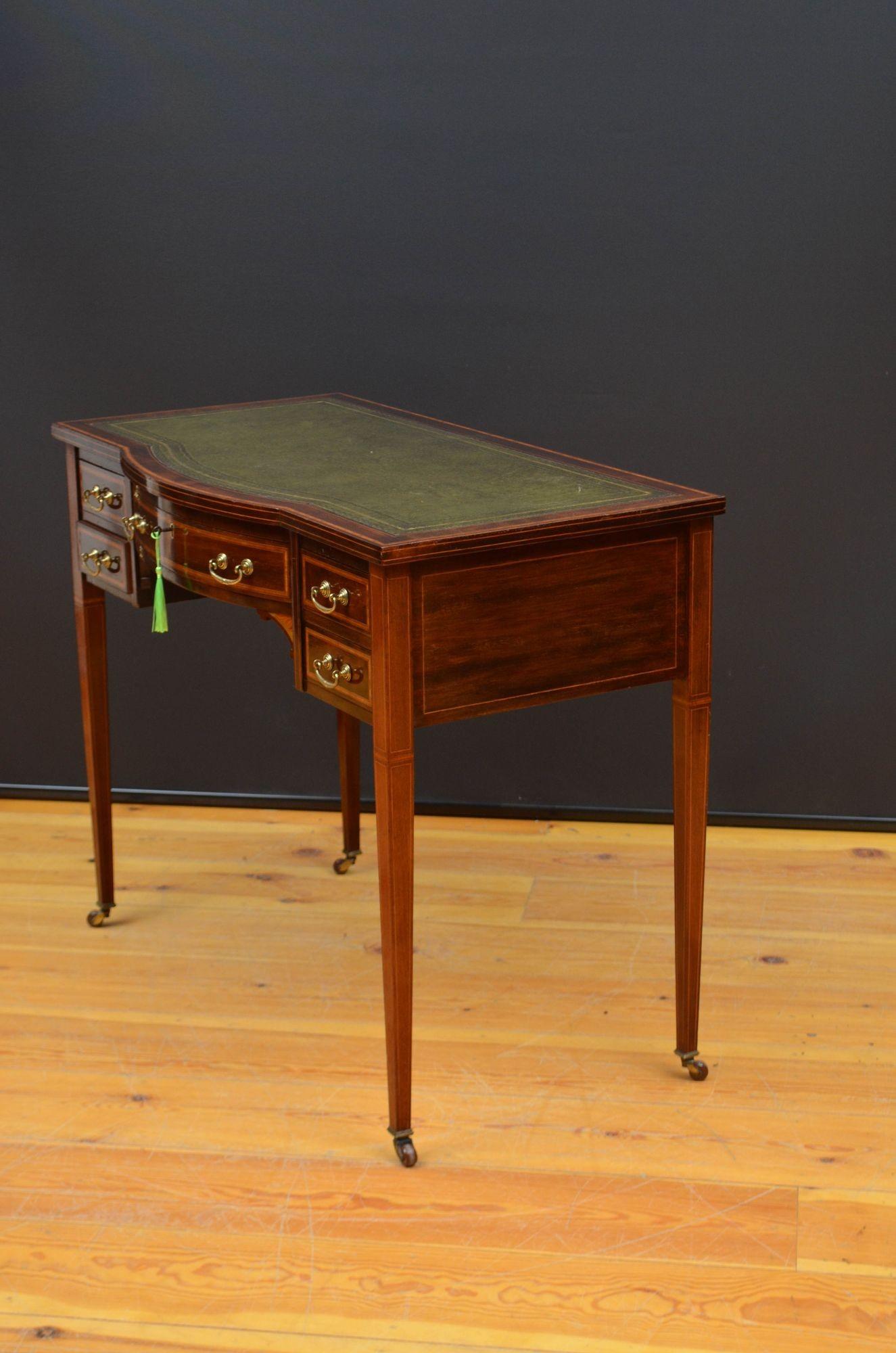 Mesa de escritorio inglesa eduardiana de caoba en venta 11
