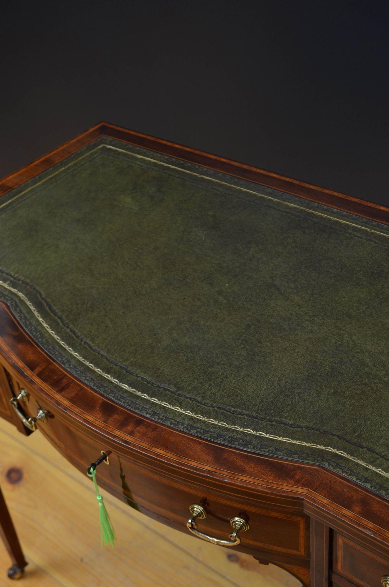 Mesa de escritorio inglesa eduardiana de caoba siglo XX en venta