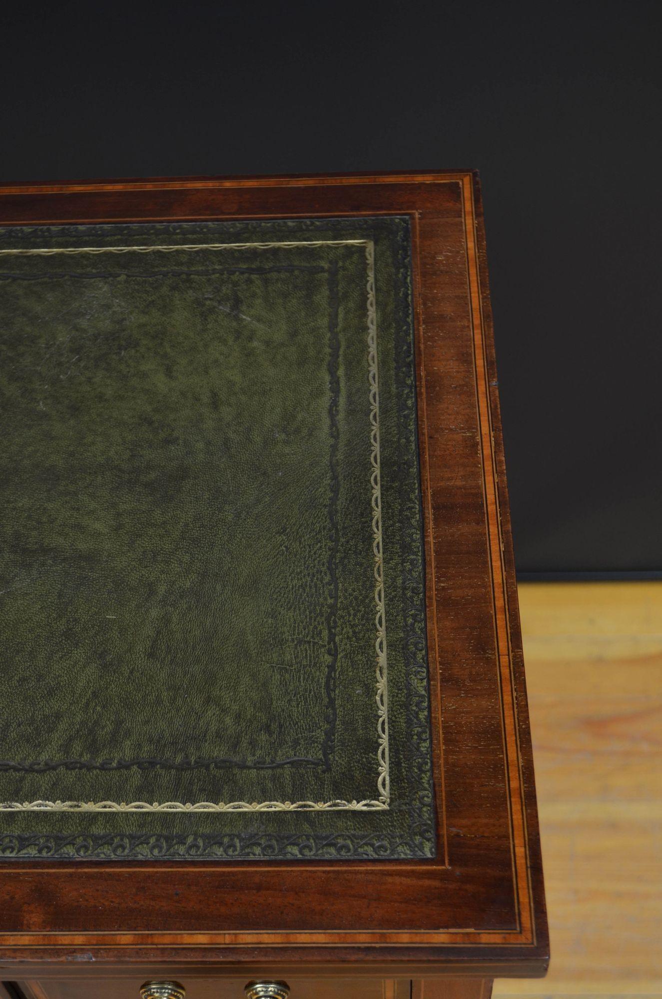 Mesa de escritorio inglesa eduardiana de caoba en venta 3
