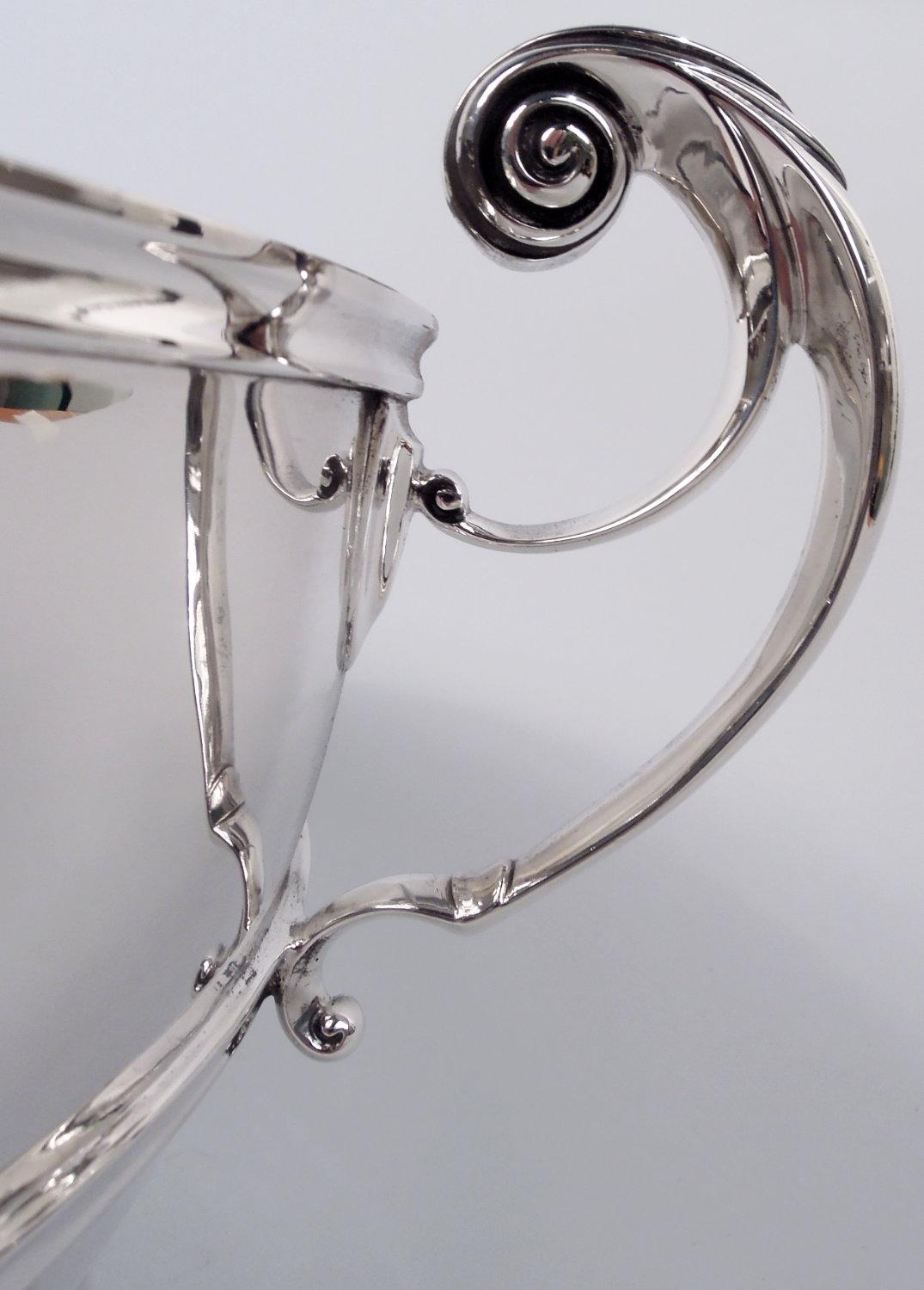 Néoclassique Bol à trophée néoclassique anglais édouardien en argent sterling, 1901 en vente